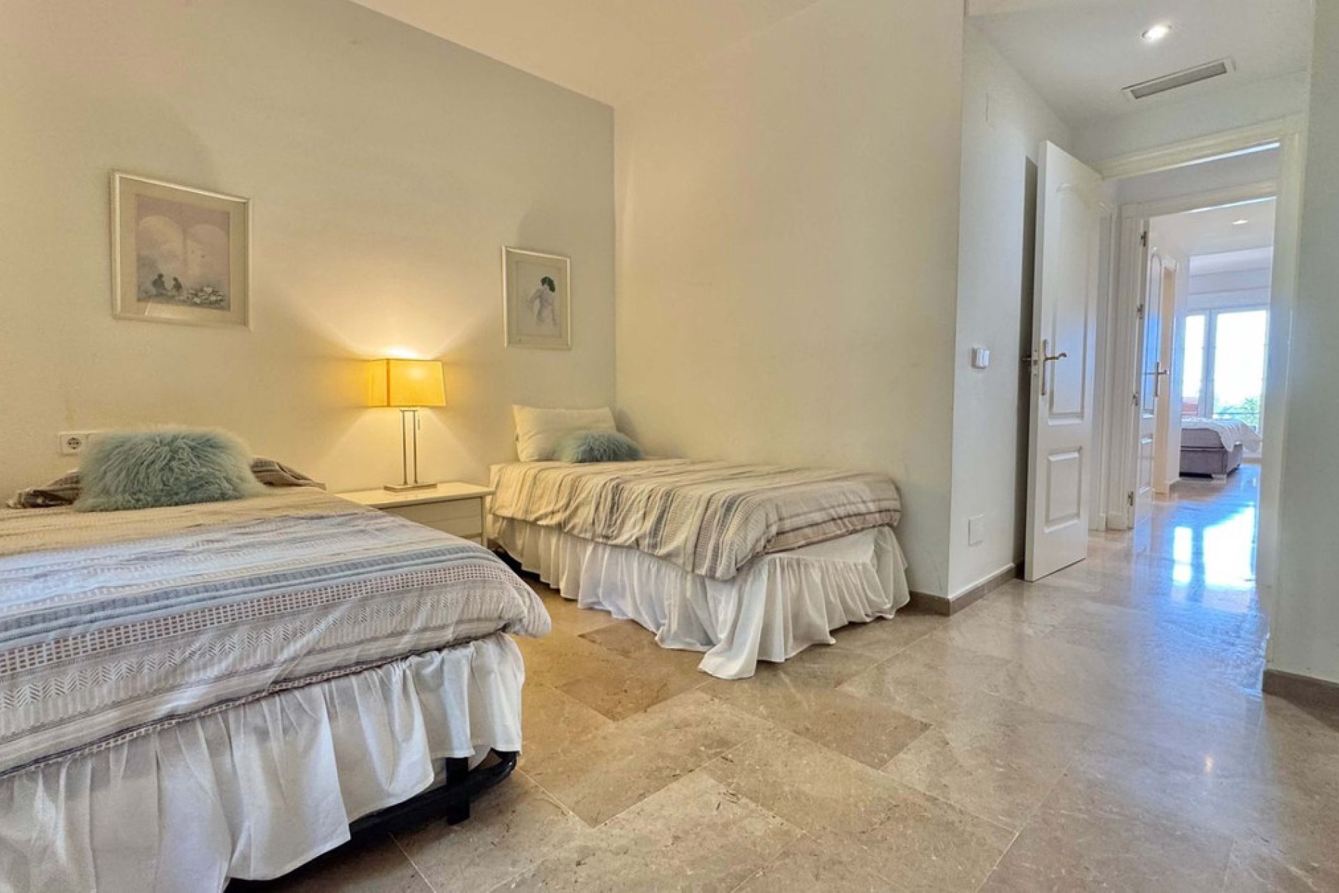 Resale - Ground floor apartment - Marbella - Nueva Andalucia