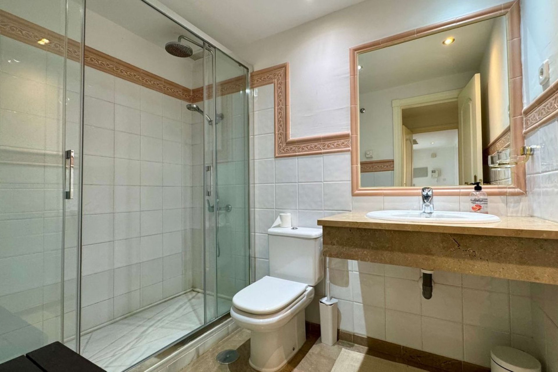 Resale - Ground floor apartment - Marbella - Nueva Andalucia