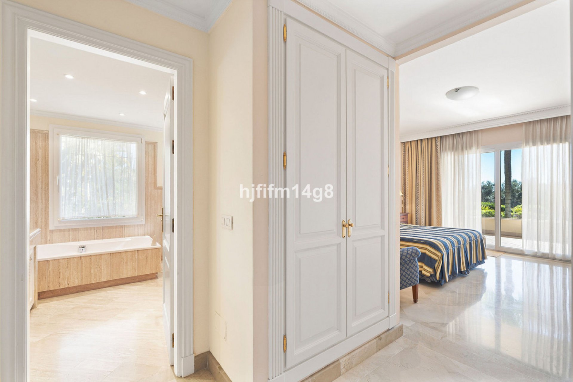 Resale - Ground floor apartment - Marbella - Nueva Andalucia