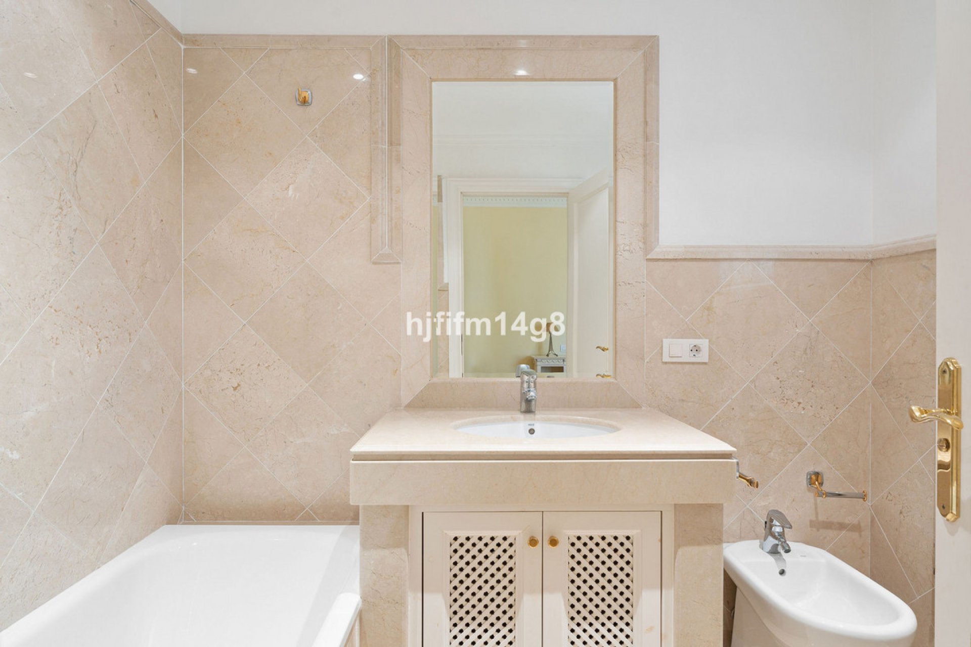 Resale - Ground floor apartment - Marbella - Nueva Andalucia