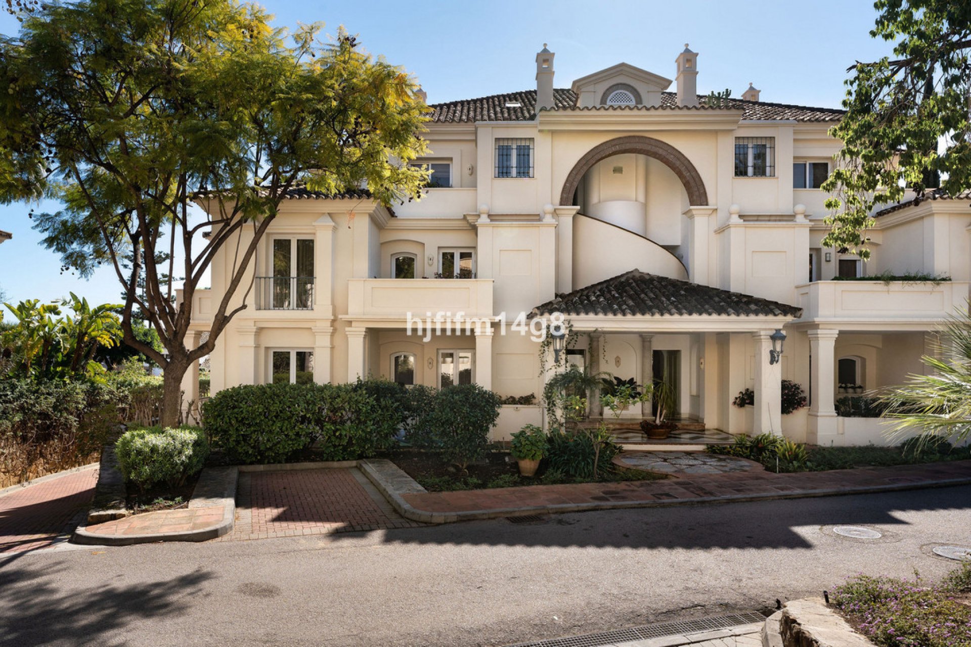 Resale - Ground floor apartment - Marbella - Nueva Andalucia