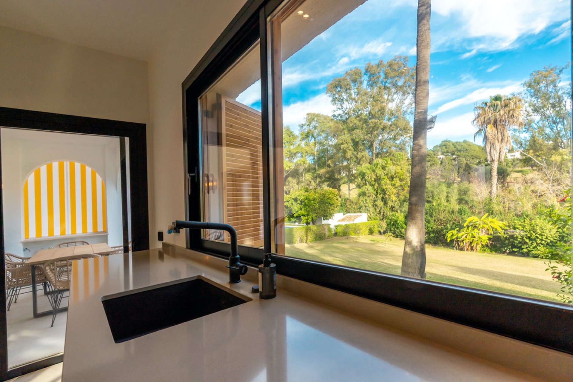 Resale - Ground floor apartment - Marbella - Nueva Andalucia