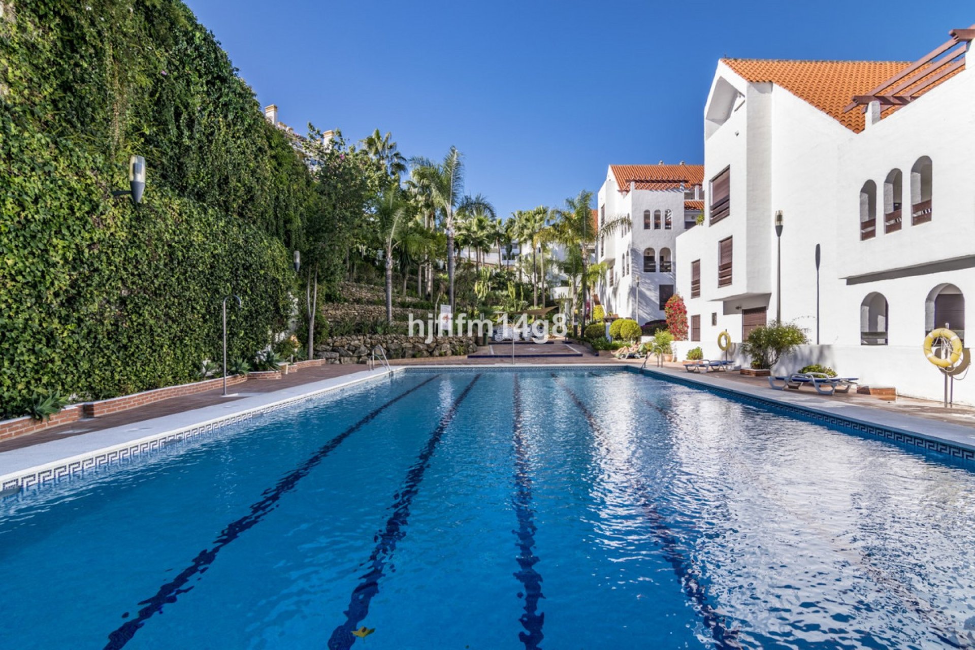 Resale - Ground floor apartment - Marbella - Nueva Andalucia