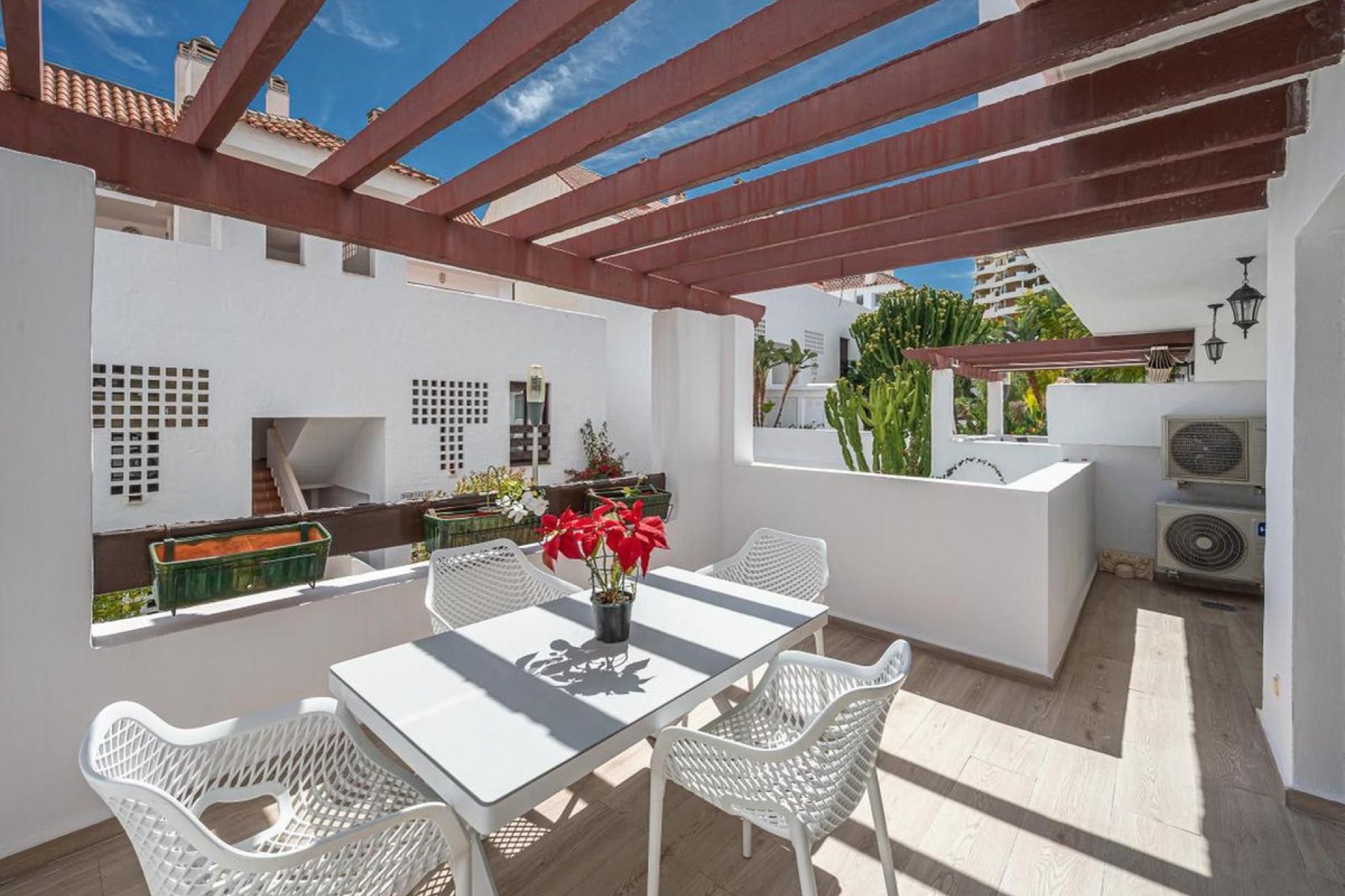 Resale - Ground floor apartment - Marbella - Nueva Andalucia