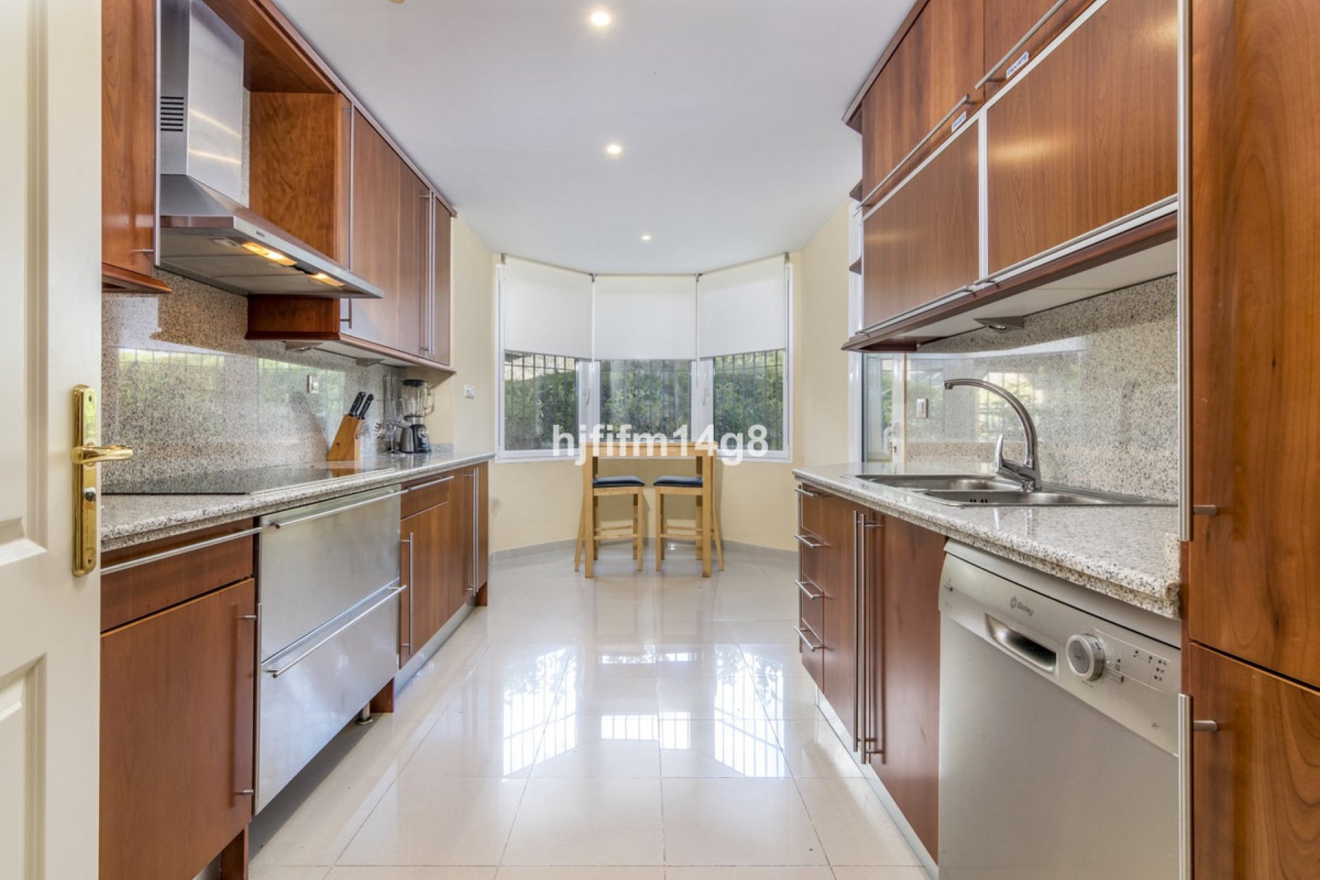 Resale - Ground floor apartment - Marbella - Nueva Andalucia