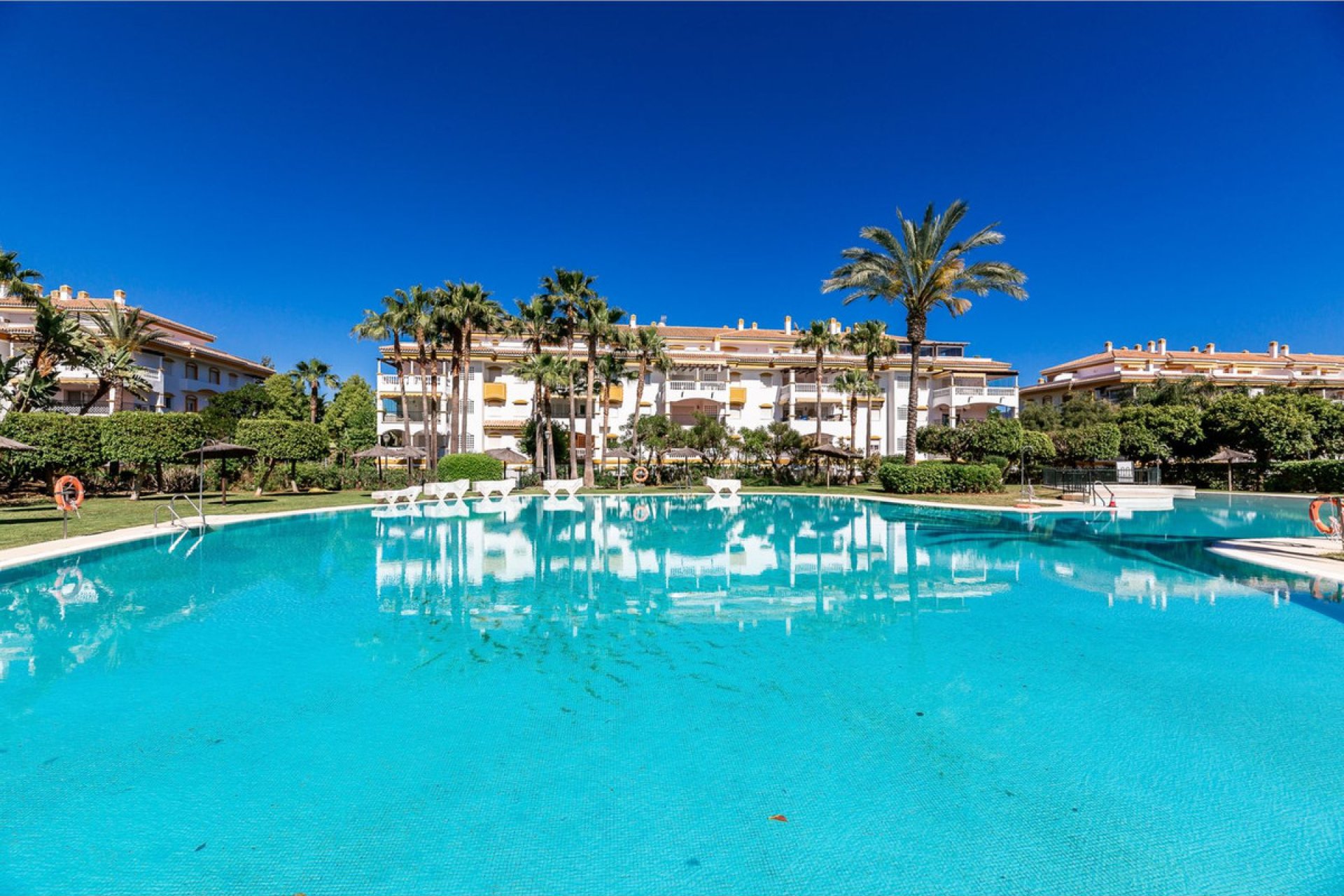 Resale - Ground floor apartment - Marbella - Puerto Banús