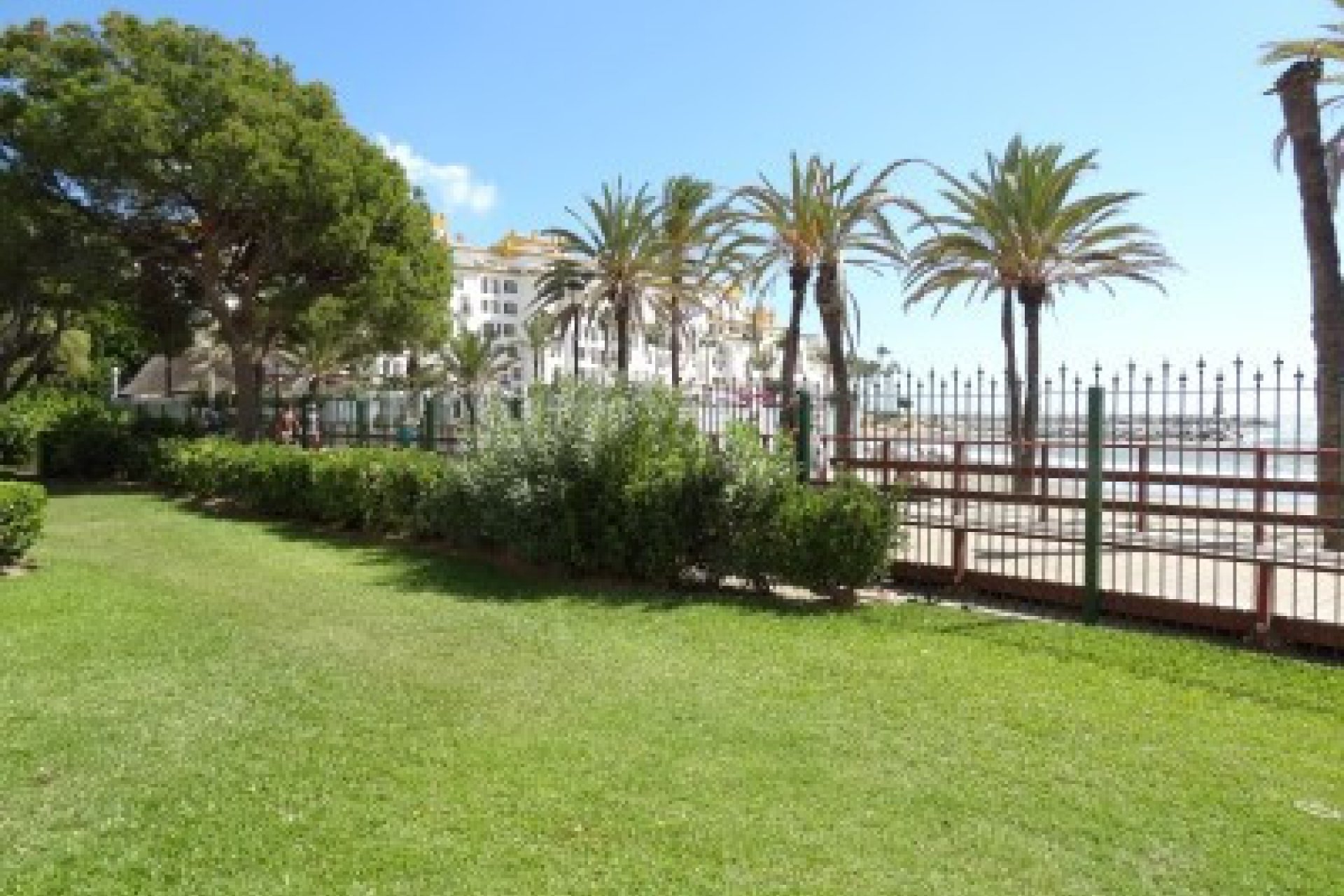 Resale - Ground floor apartment - Marbella - Puerto Banús
