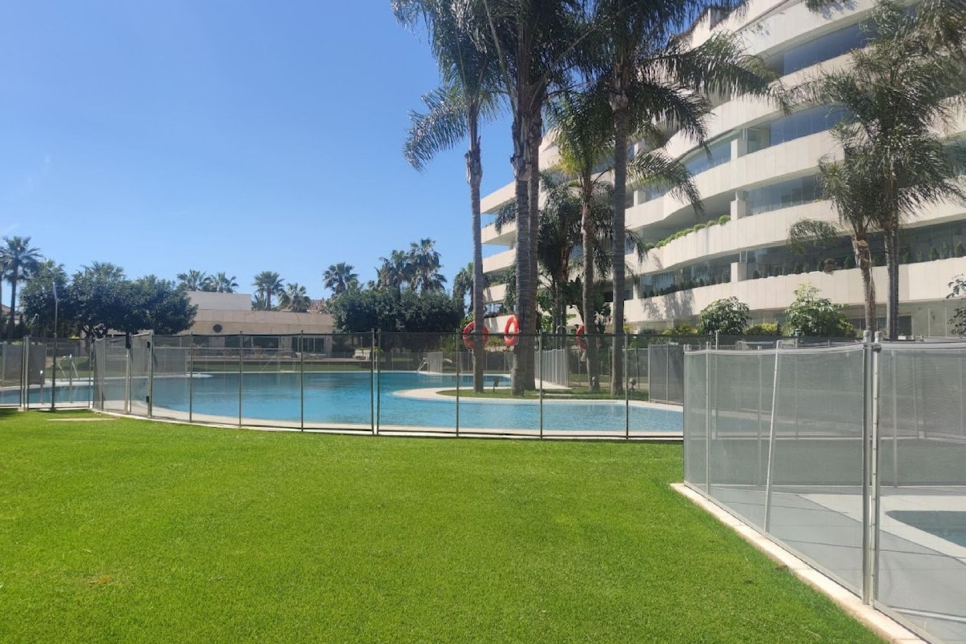 Resale - Ground floor apartment - Marbella - Puerto Banús