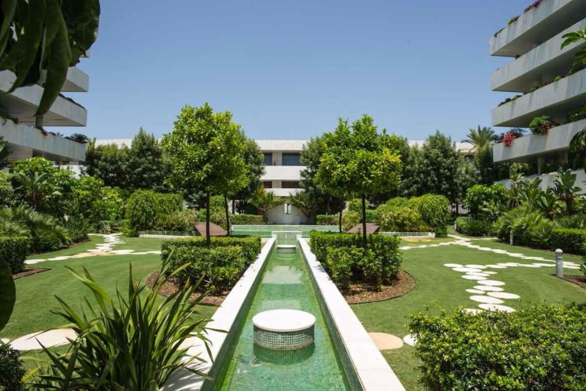 Resale - Ground floor apartment - Marbella - Puerto Banús