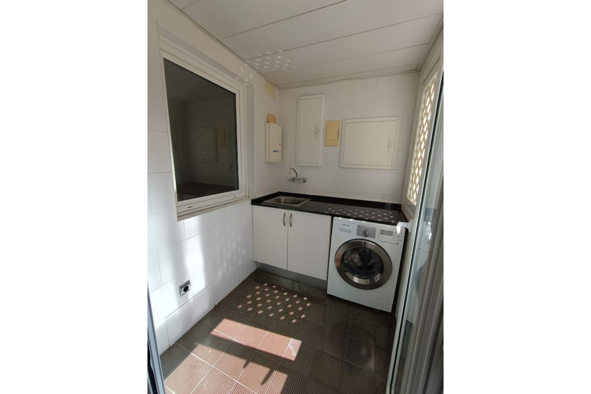 Resale - Ground floor apartment - Marbella - Puerto Banús