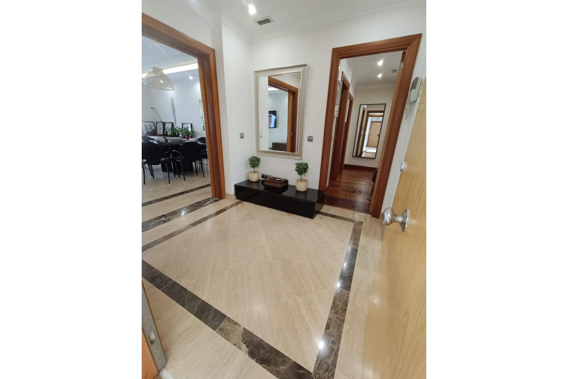 Resale - Ground floor apartment - Marbella - Puerto Banús