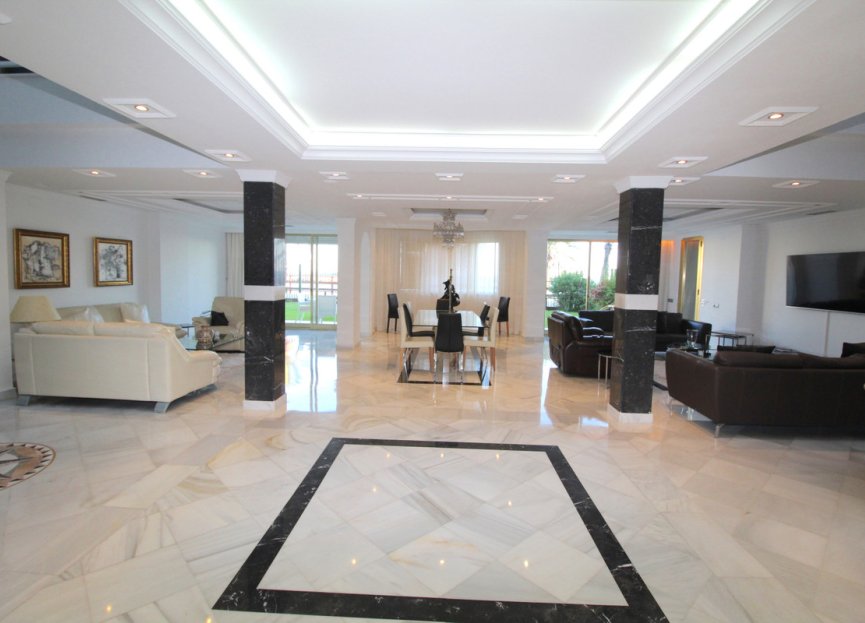 Resale - Ground floor apartment - Marbella - Puerto Banús