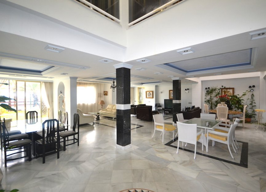 Resale - Ground floor apartment - Marbella - Puerto Banús