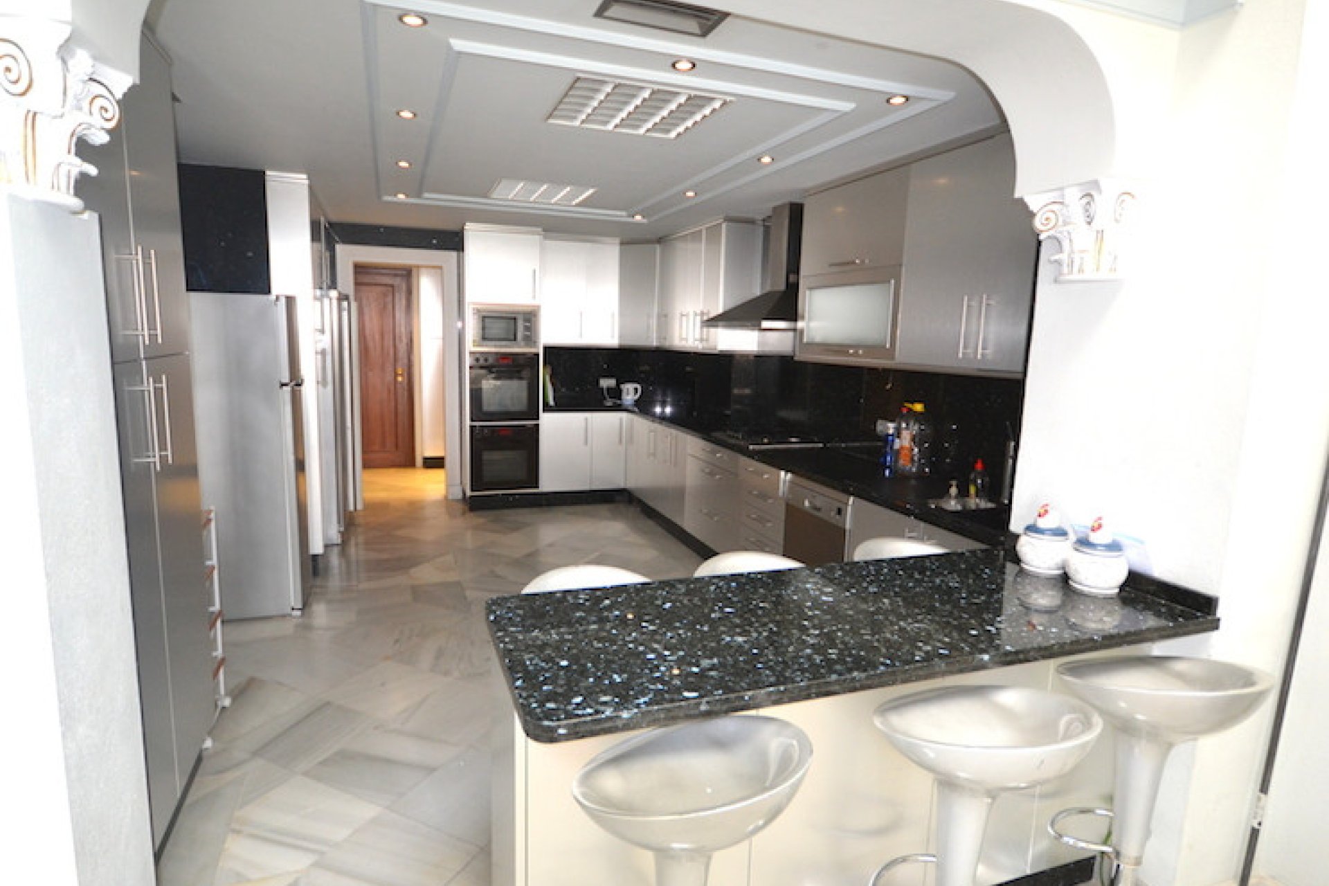 Resale - Ground floor apartment - Marbella - Puerto Banús