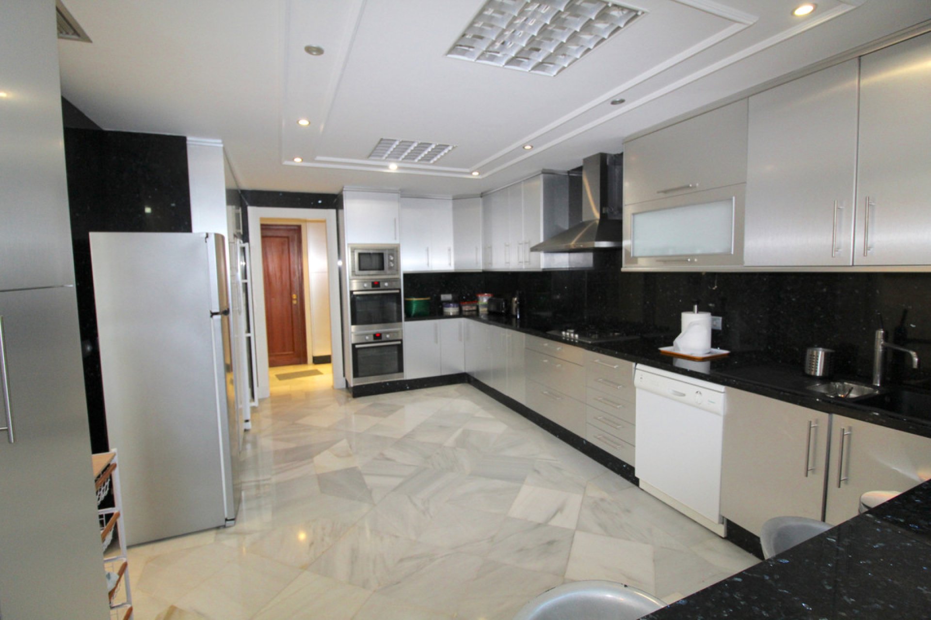 Resale - Ground floor apartment - Marbella - Puerto Banús