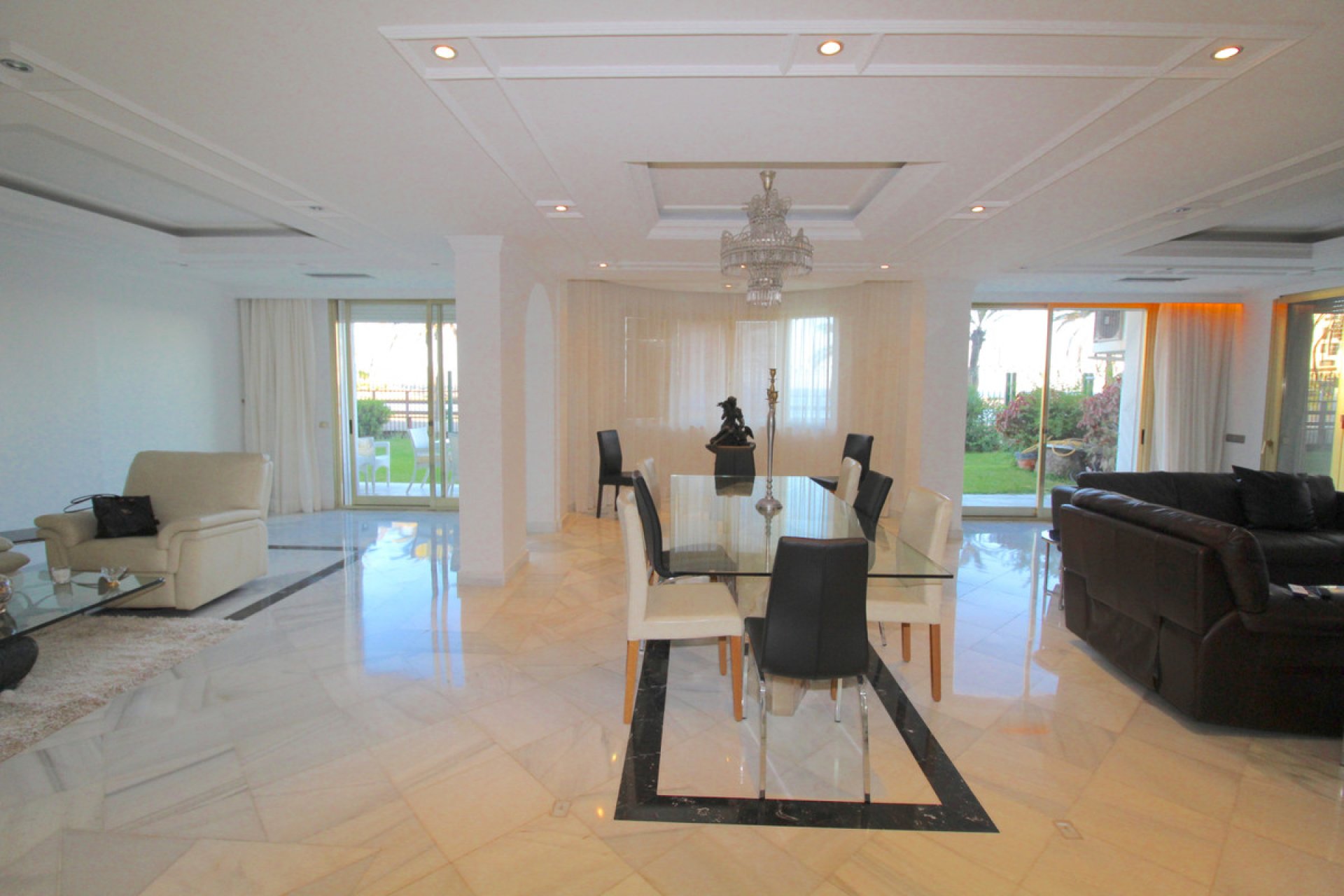 Resale - Ground floor apartment - Marbella - Puerto Banús