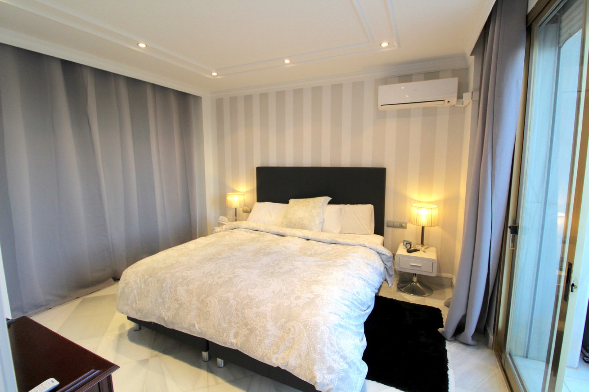 Resale - Ground floor apartment - Marbella - Puerto Banús