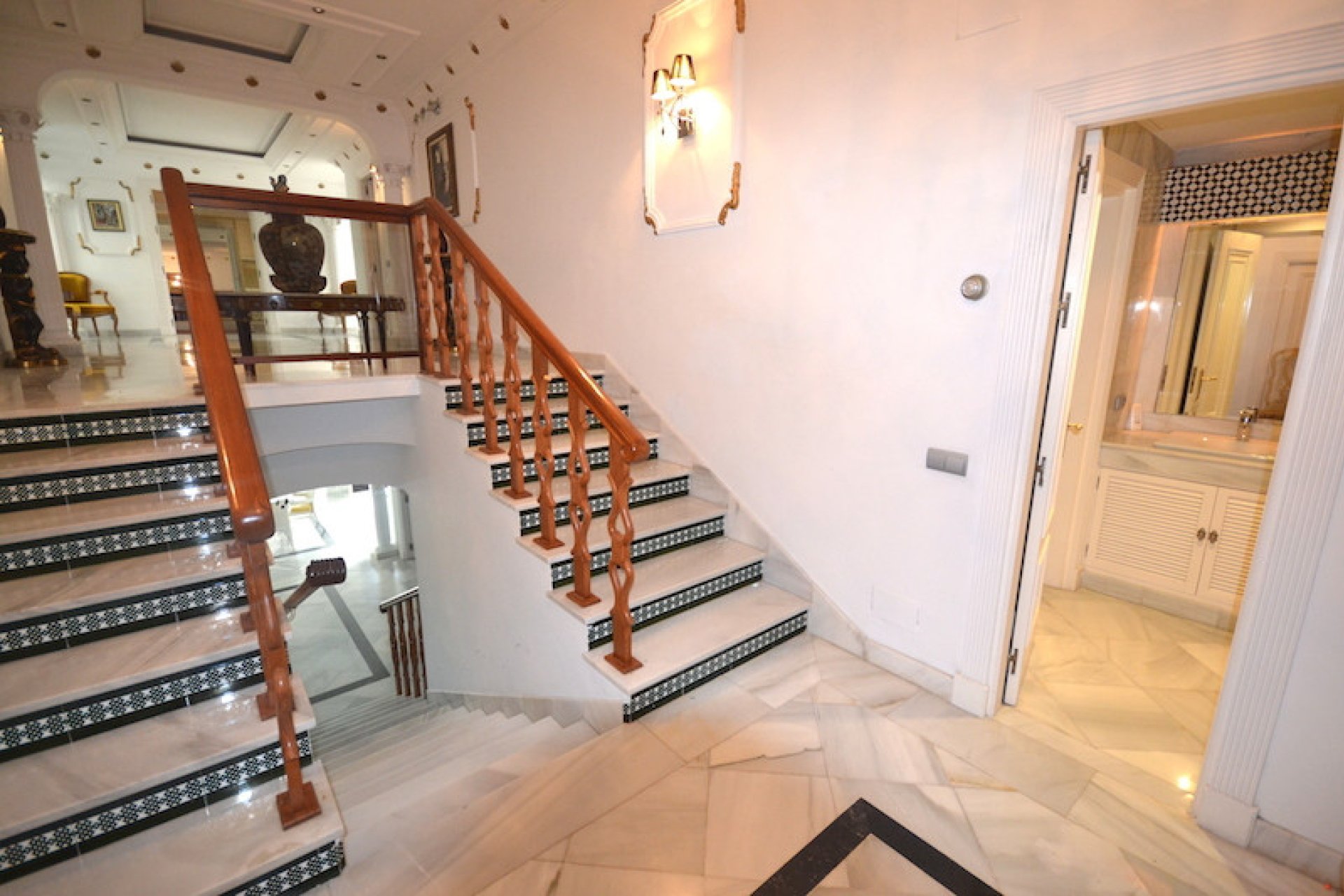 Resale - Ground floor apartment - Marbella - Puerto Banús