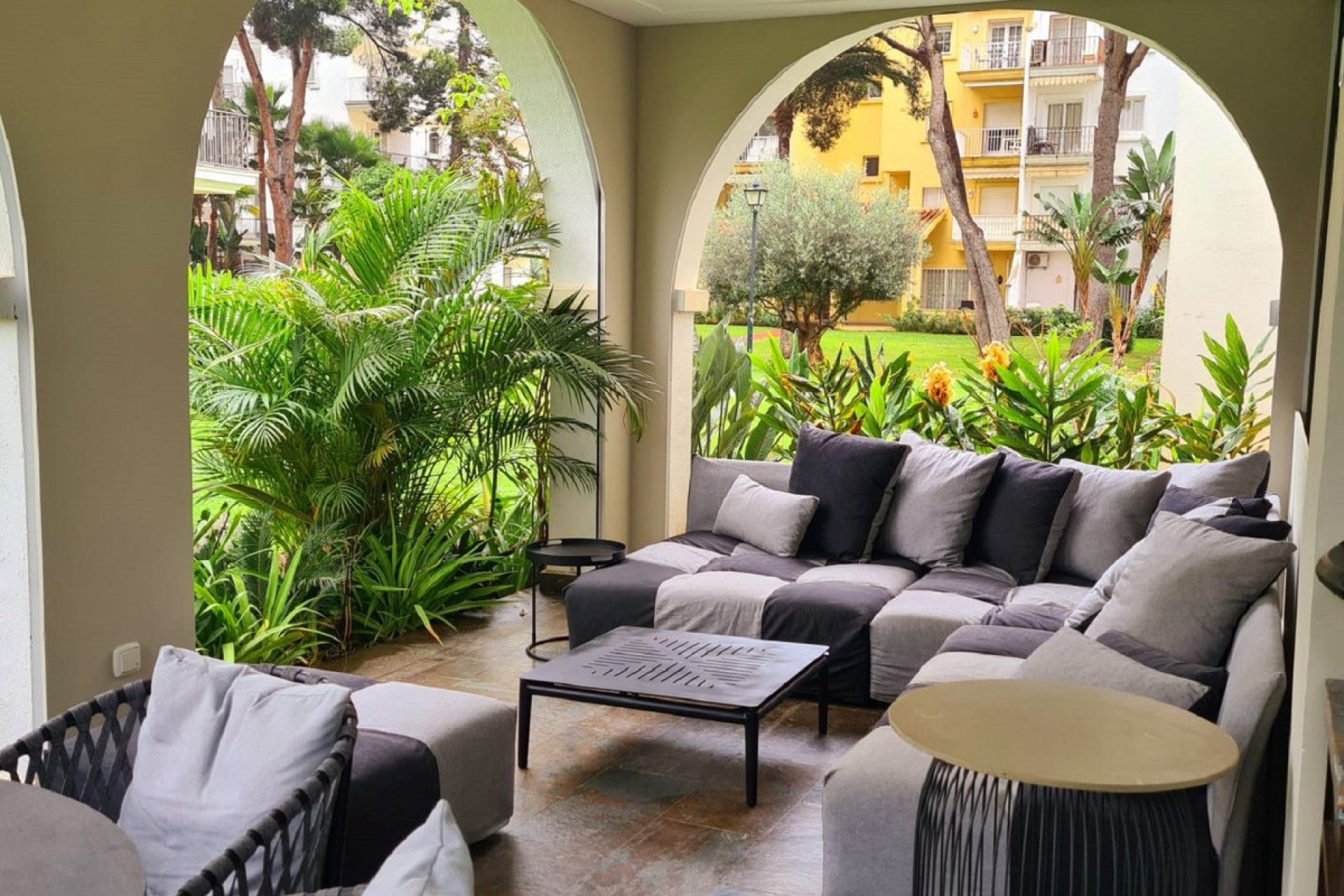 Resale - Ground floor apartment - Marbella - Puerto Banús