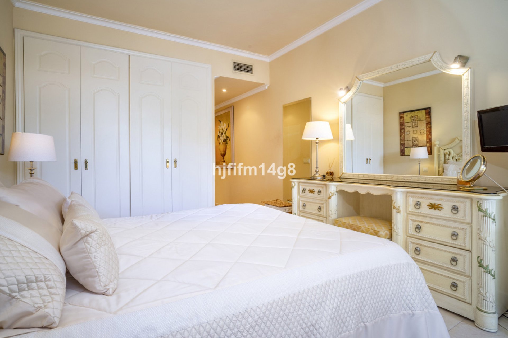 Resale - Ground floor apartment - Marbella - Puerto Banús