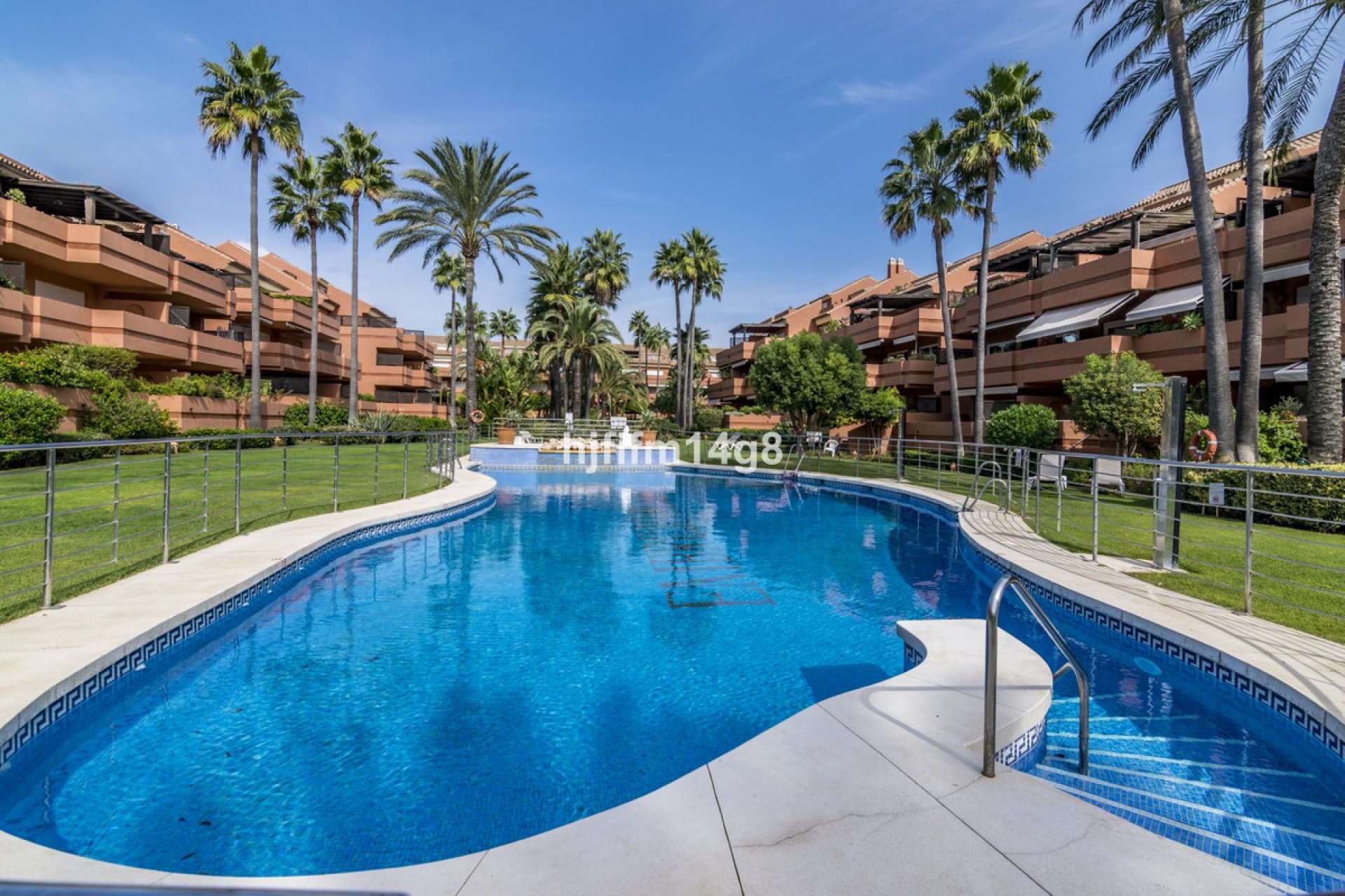 Resale - Ground floor apartment - Marbella - Puerto Banús