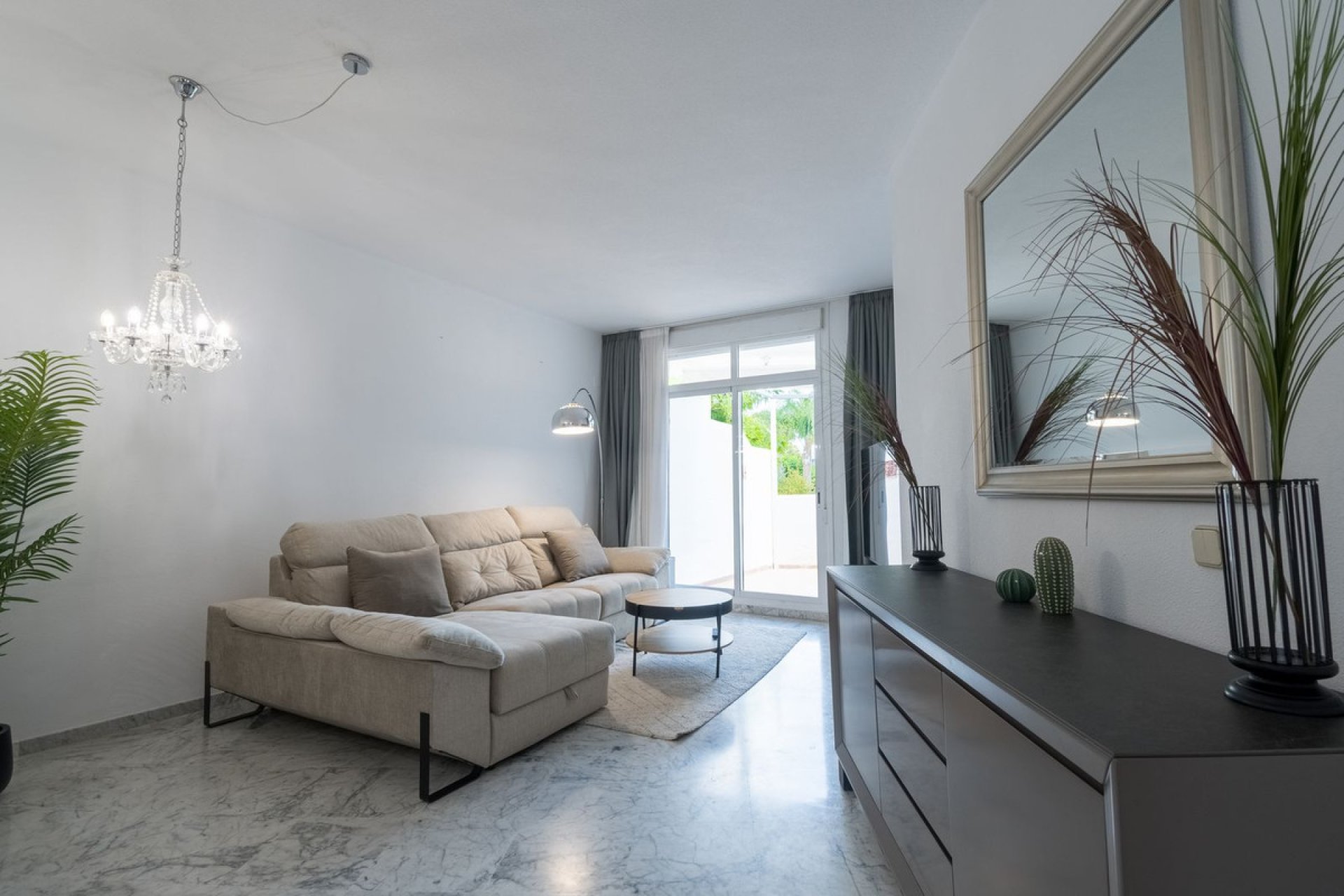 Resale - Ground floor apartment - Marbella - The Golden Mile