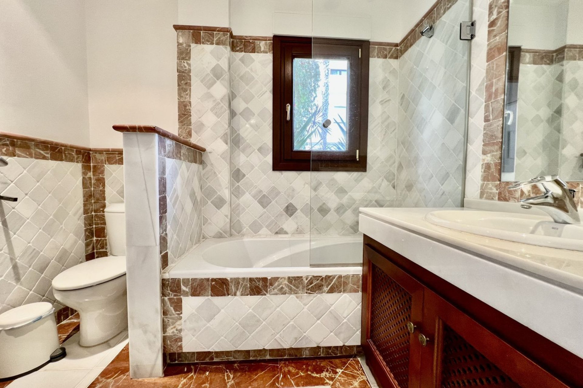 Resale - Ground floor apartment - Marbella - The Golden Mile