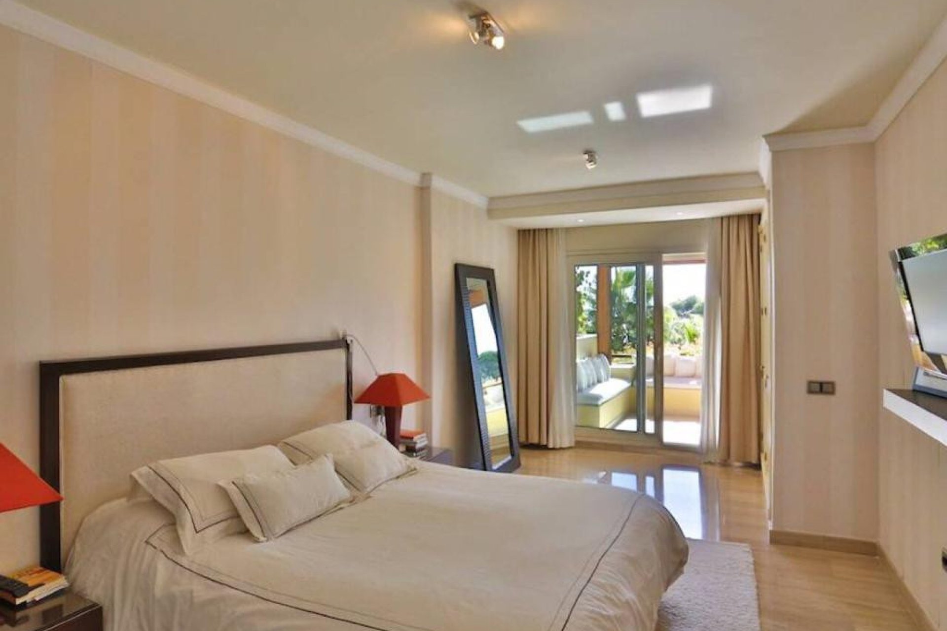 Resale - Ground floor apartment - Marbella - The Golden Mile