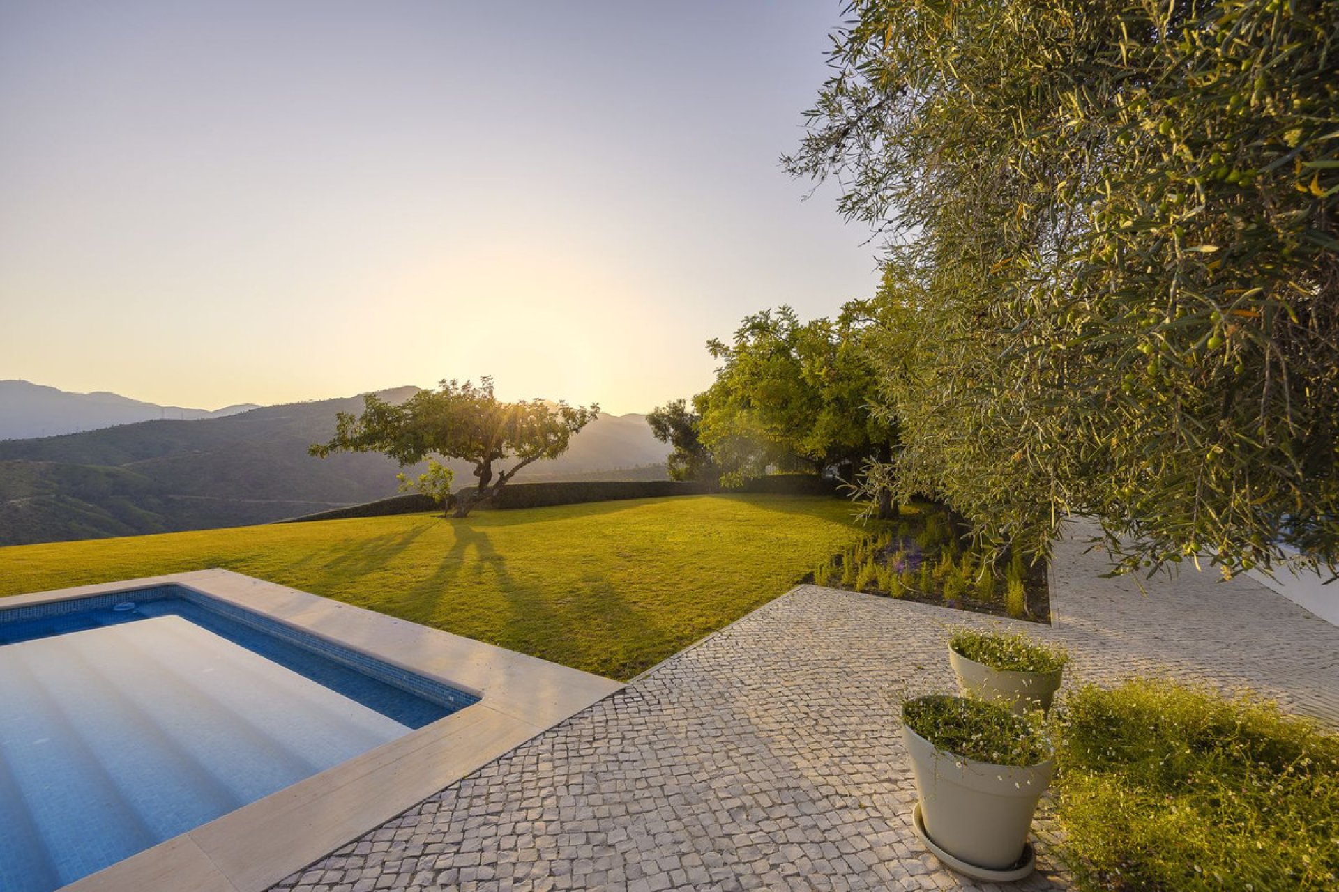 Resale - House - Detached Villa - Benahavís - Benahavís Centro