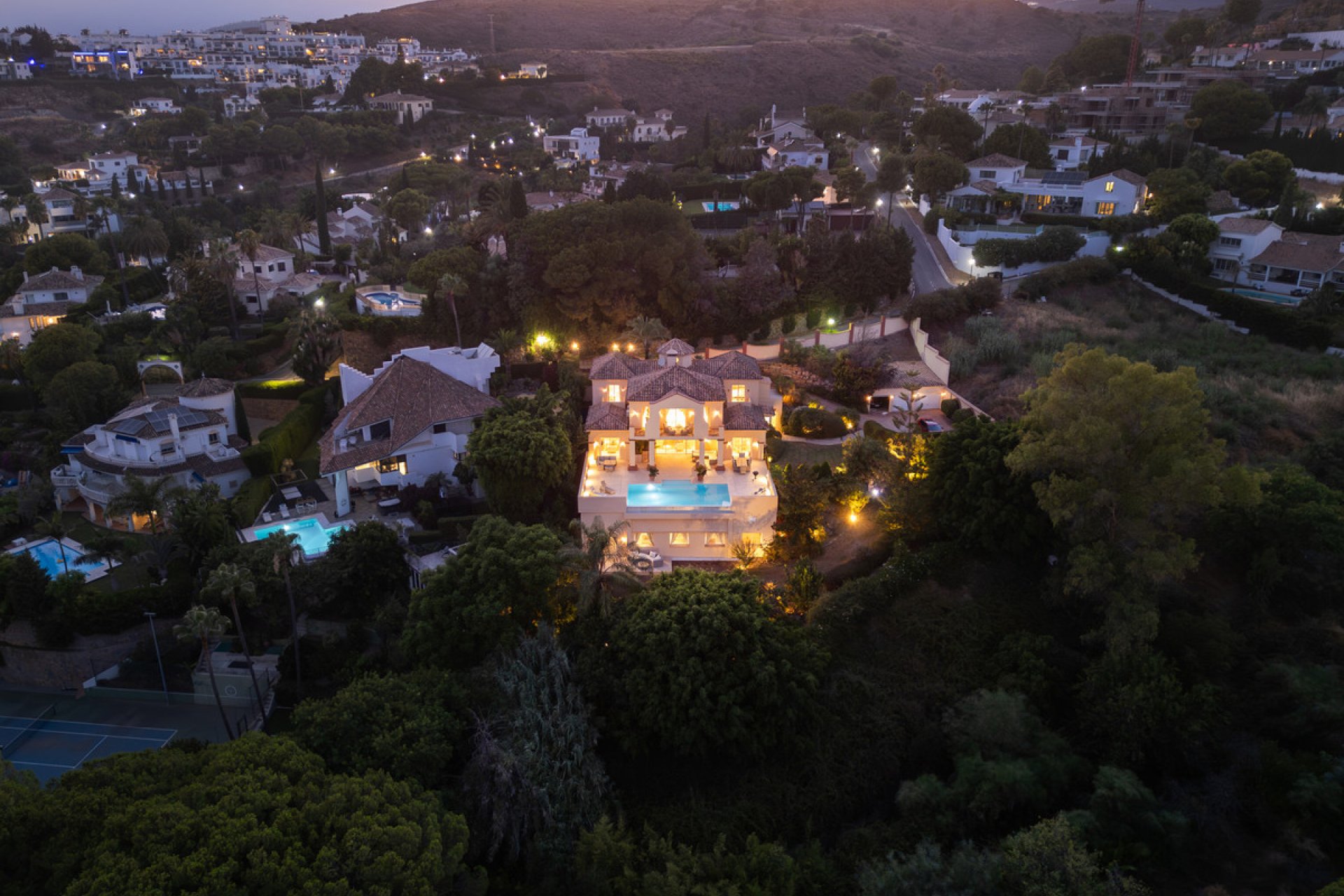 Resale - House - Detached Villa - Benahavís - Benahavís Centro