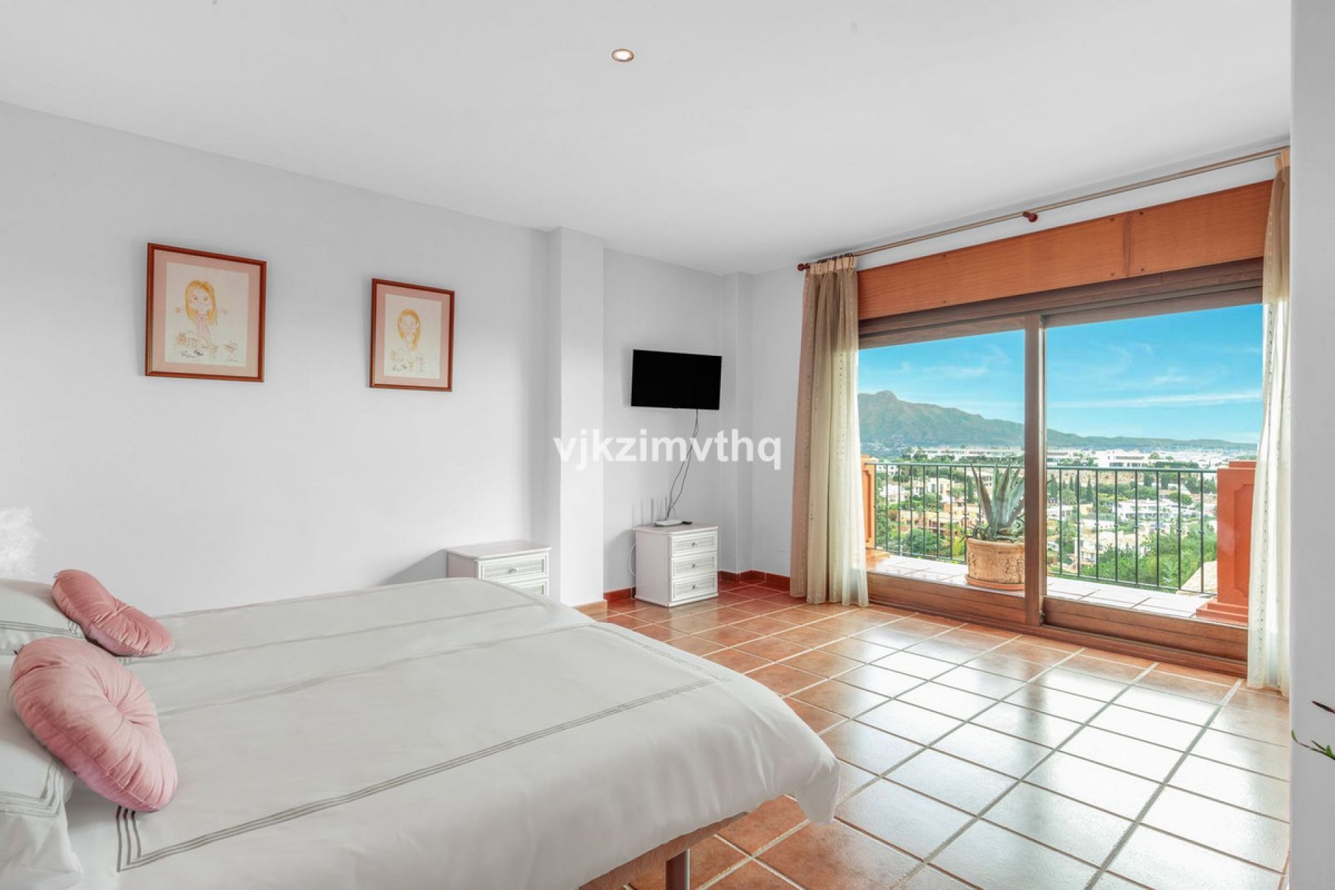 Resale - House - Detached Villa - Benahavís - Benahavís Centro