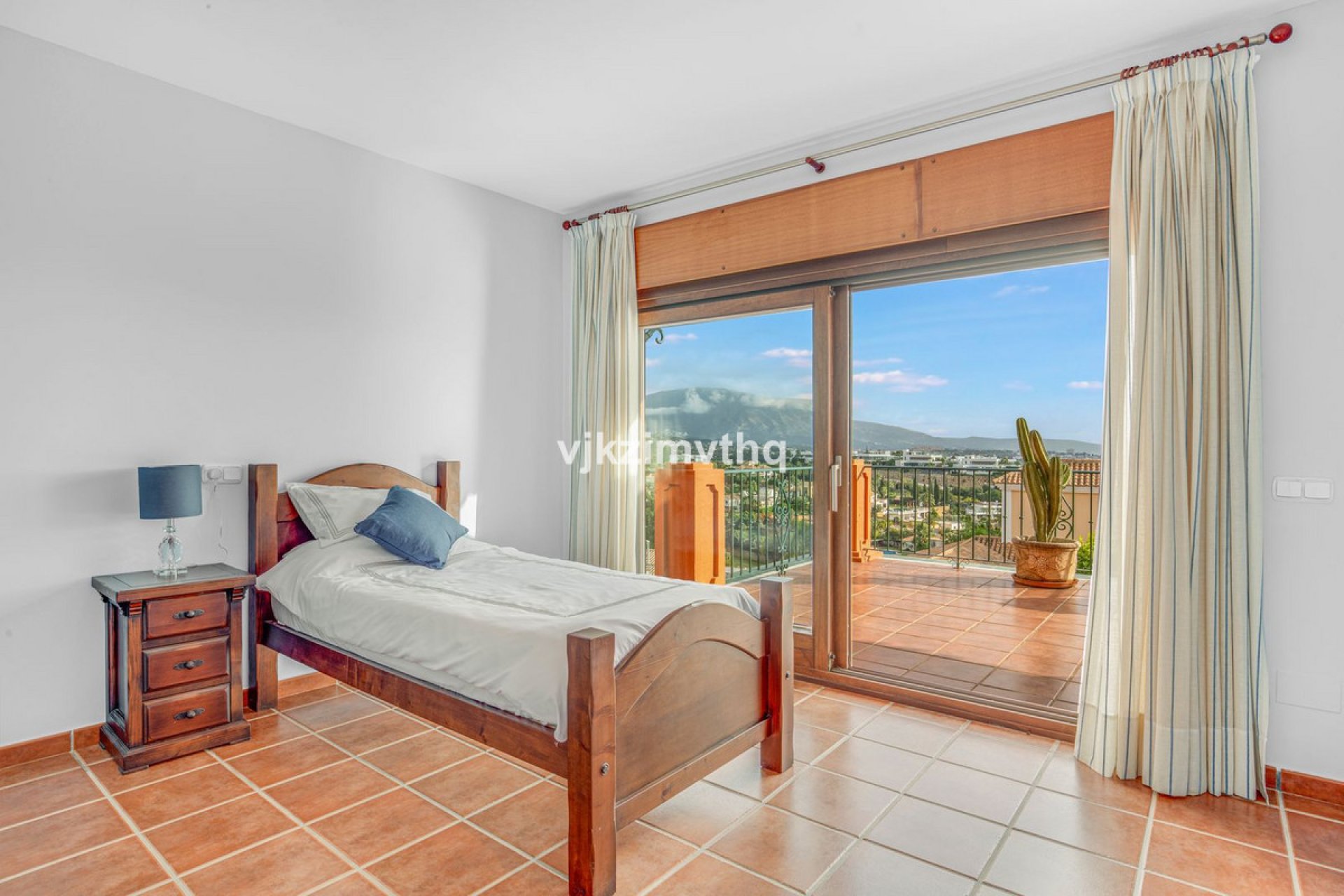 Resale - House - Detached Villa - Benahavís - Benahavís Centro