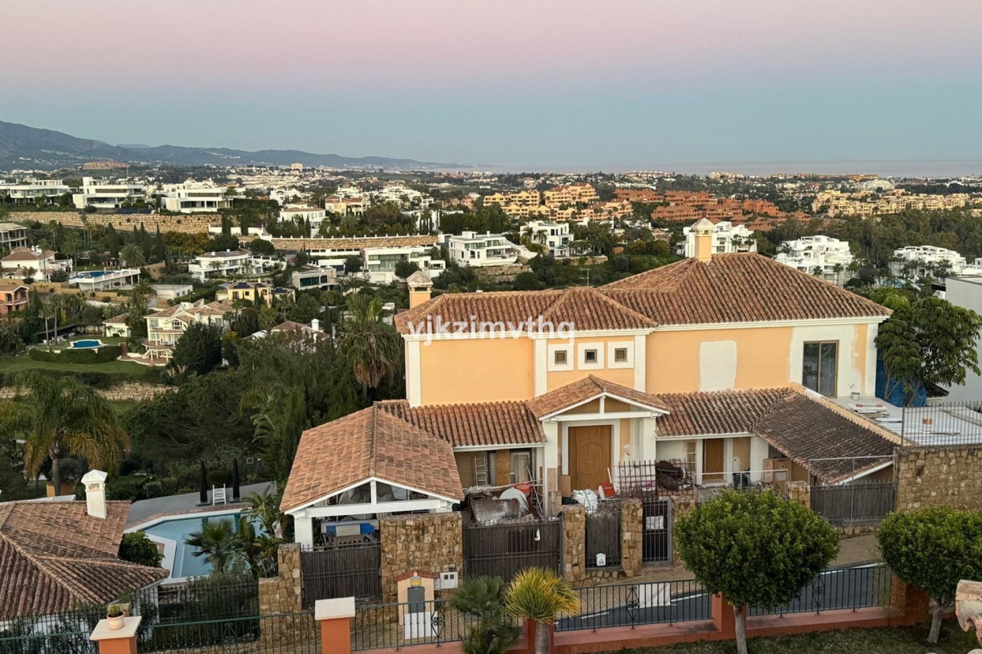 Resale - House - Detached Villa - Benahavís - Benahavís Centro