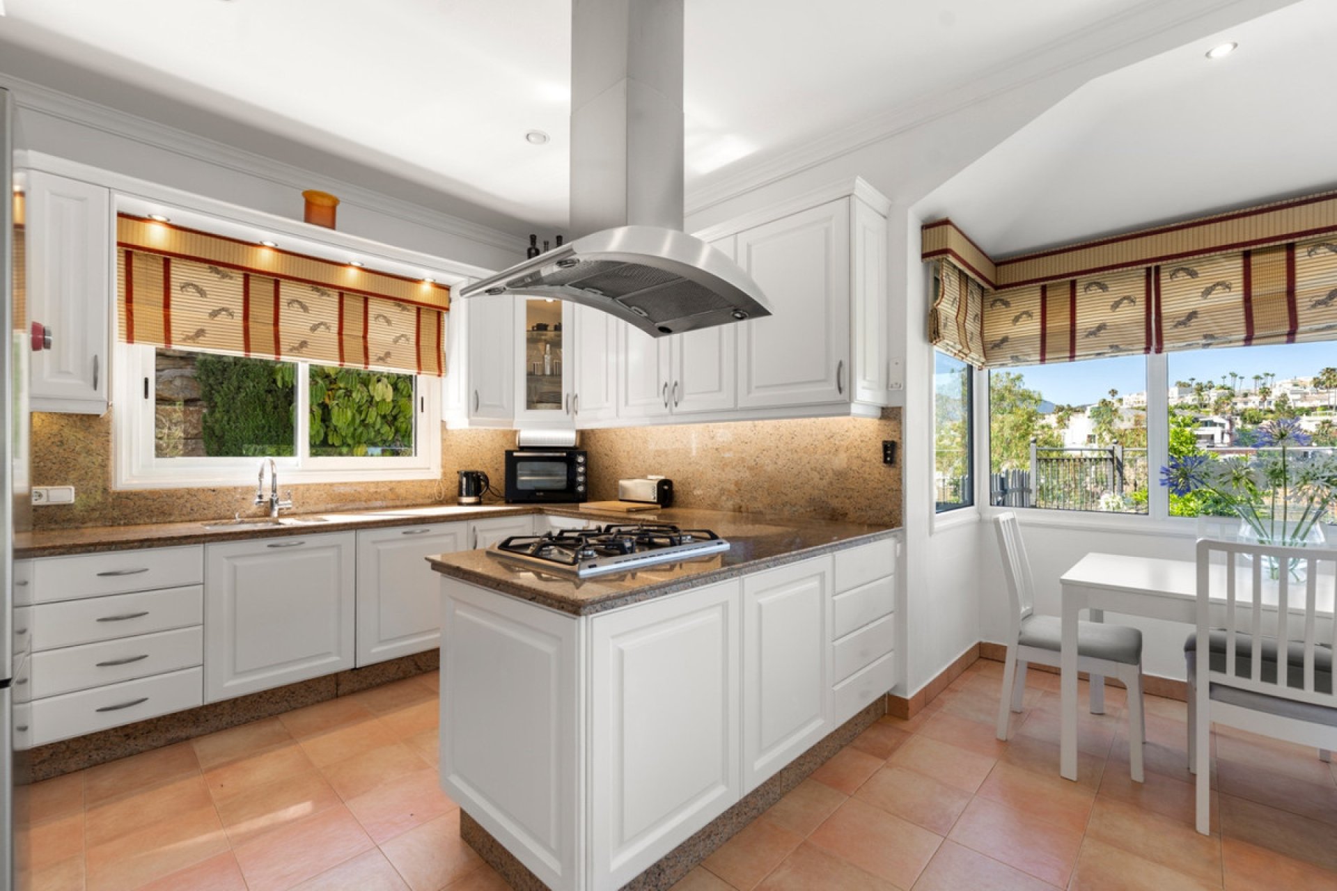 Resale - House - Detached Villa - Benahavís - Benahavís Centro