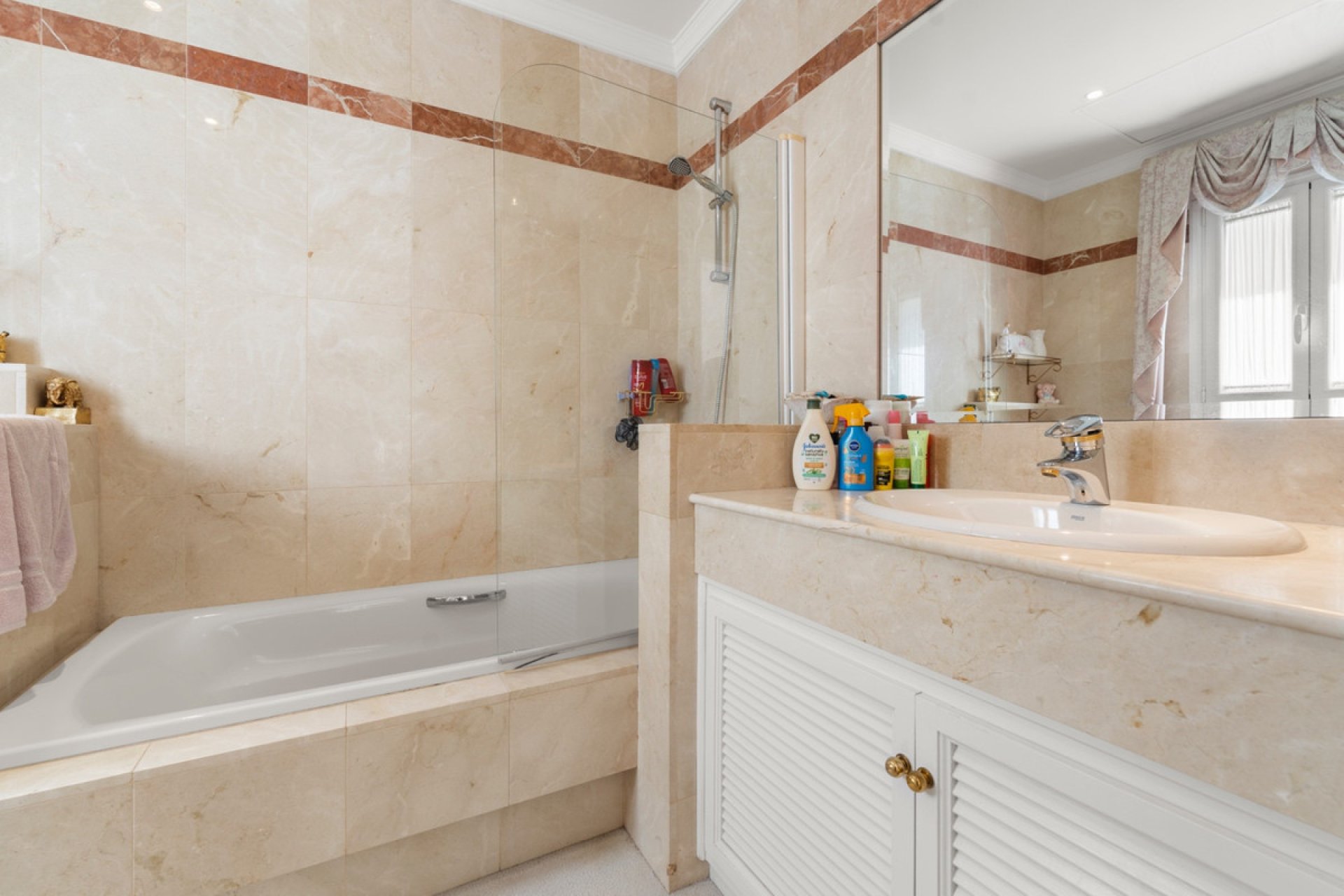 Resale - House - Detached Villa - Benahavís - Benahavís Centro