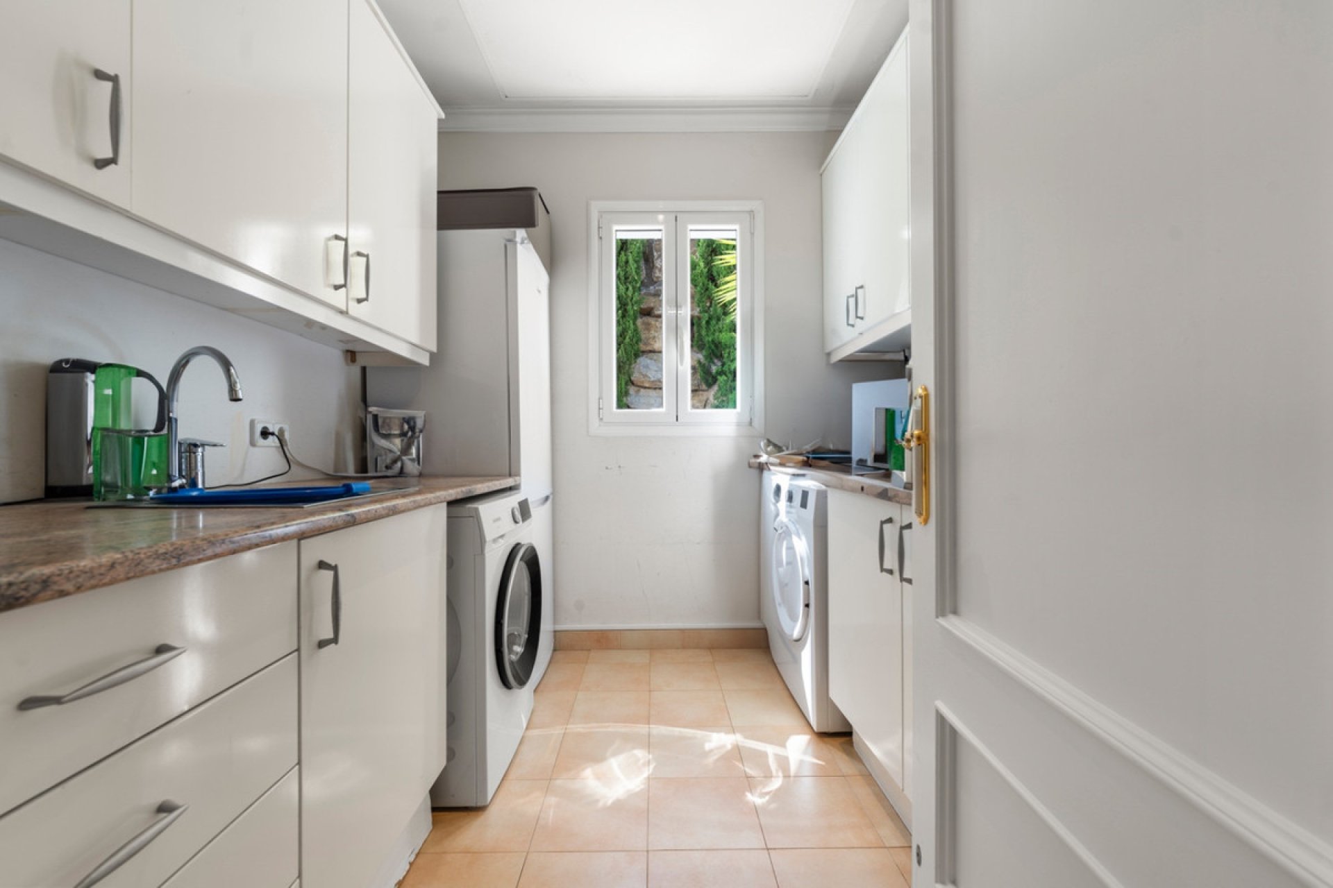 Resale - House - Detached Villa - Benahavís - Benahavís Centro