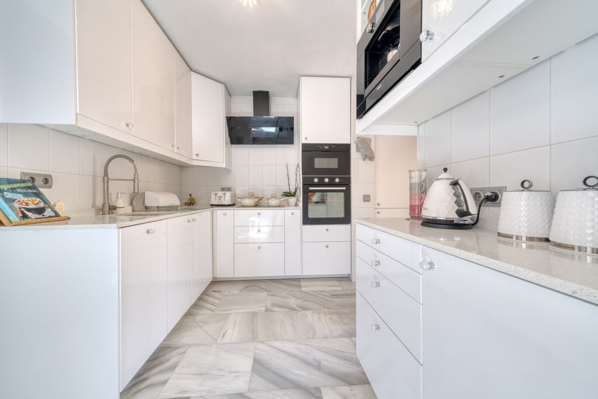 Resale - House - Detached Villa - Benahavís - Benahavís Centro