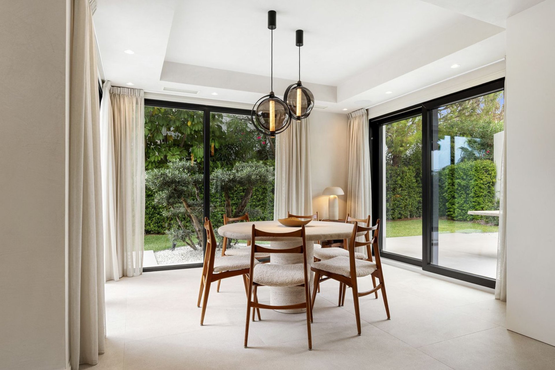 Resale - House - Detached Villa - Benahavís - Benahavís Centro