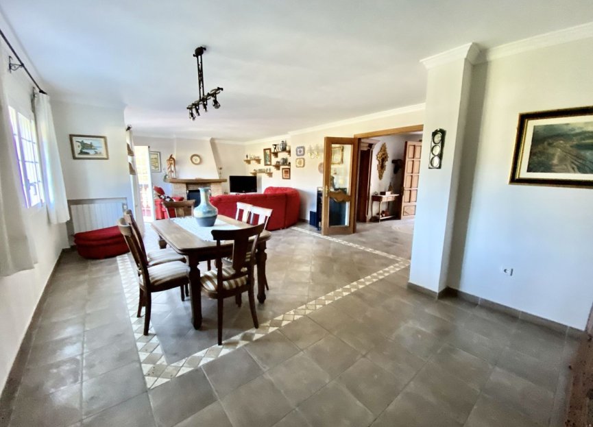 Resale - House - Detached Villa - Benahavís - Benahavís Centro