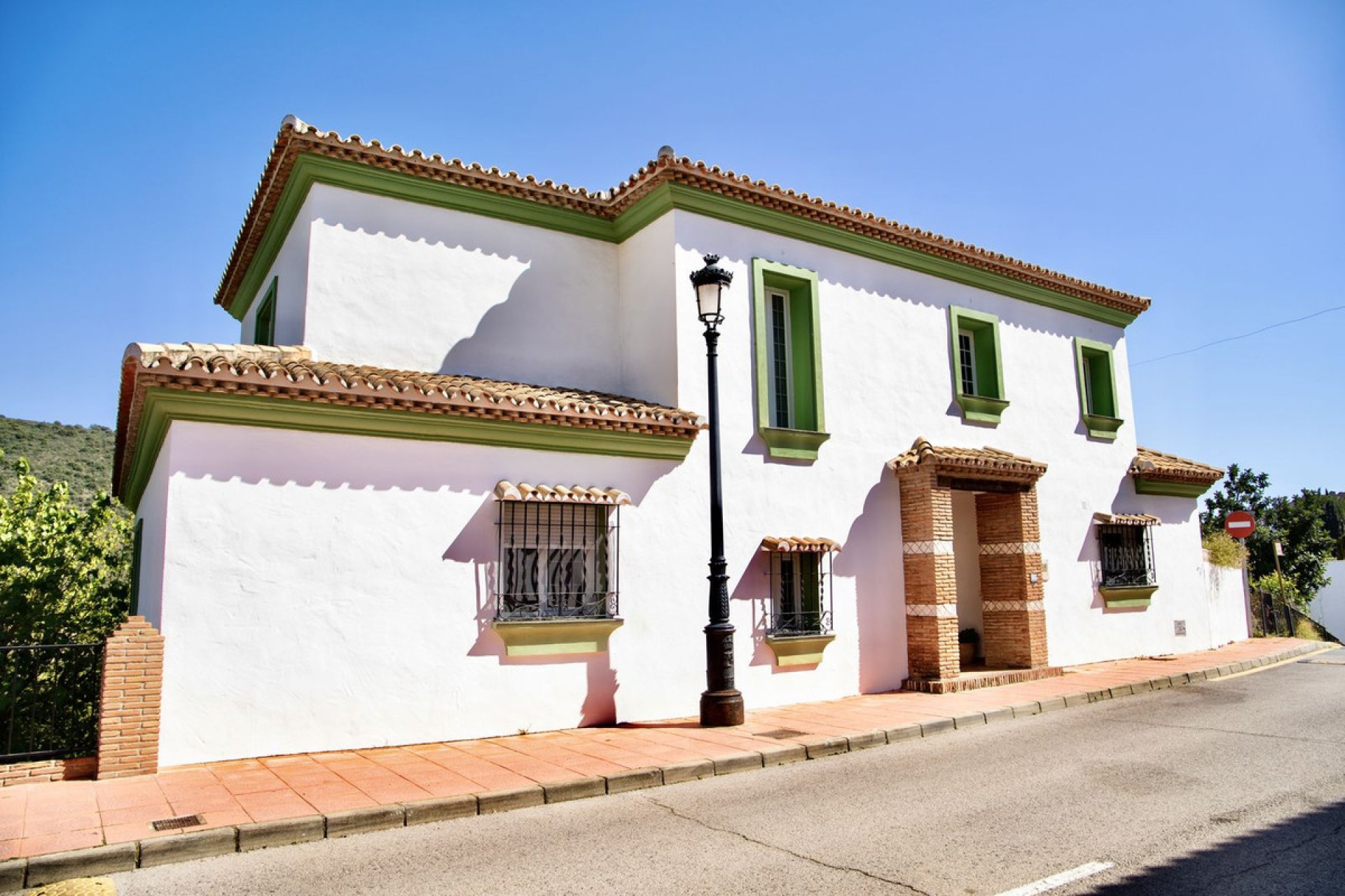 Resale - House - Detached Villa - Benahavís - Benahavís Centro