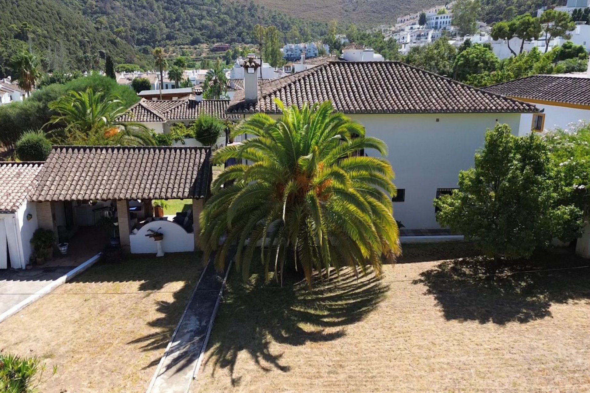 Resale - House - Detached Villa - Benahavís - Benahavís Centro