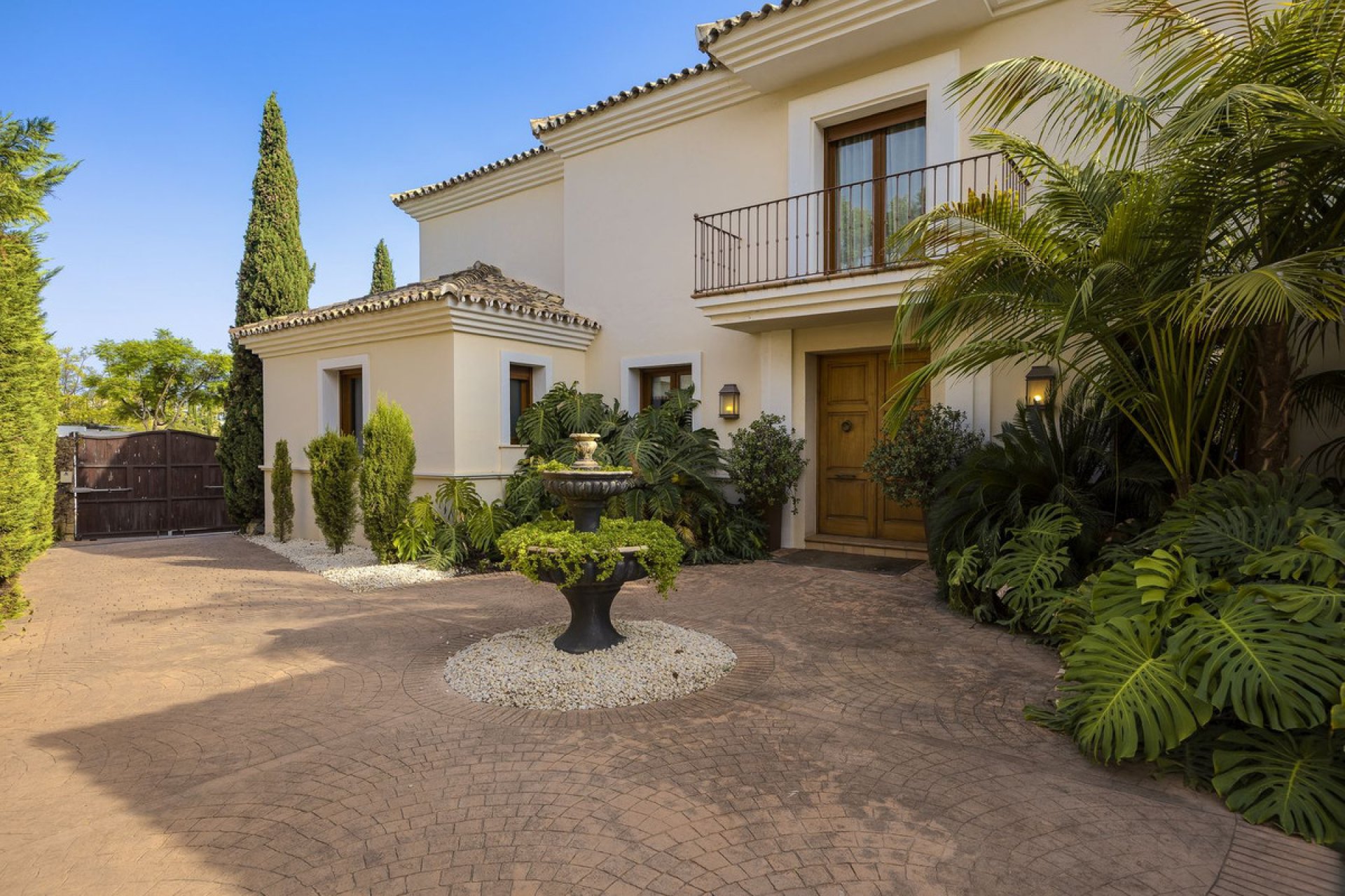 Resale - House - Detached Villa - Benahavís - Benahavís Centro