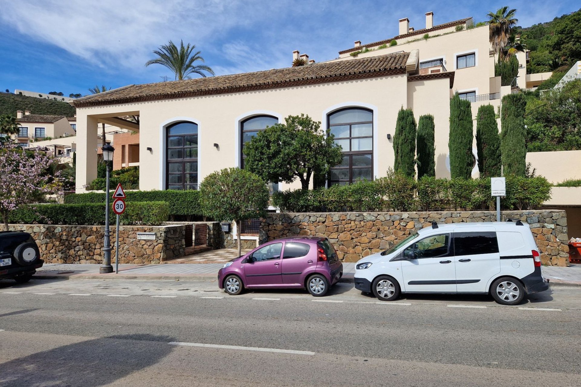 Resale - House - Detached Villa - Benahavís - Benahavís Centro