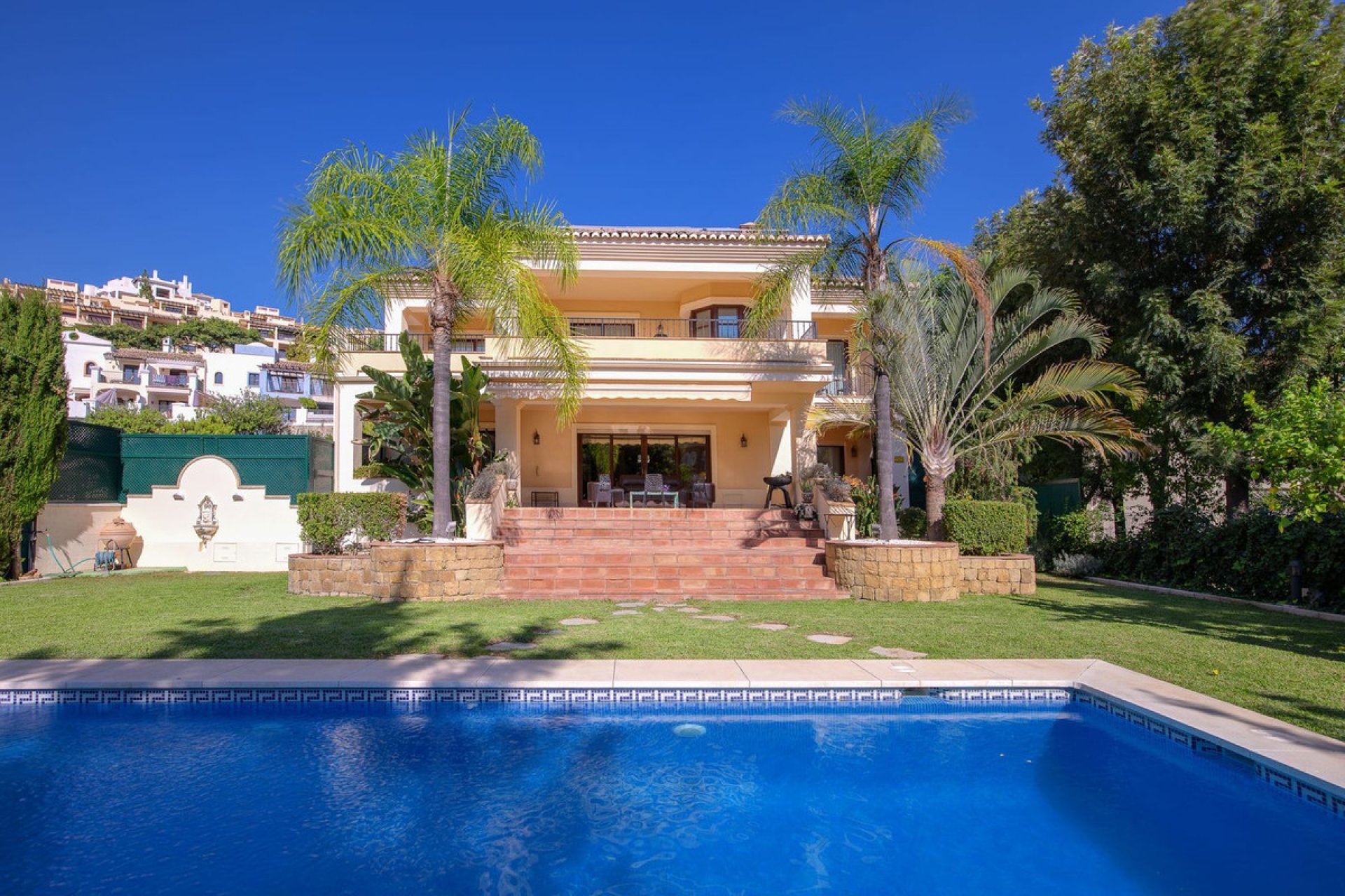 Resale - House - Detached Villa - Benahavís - Benahavís Centro