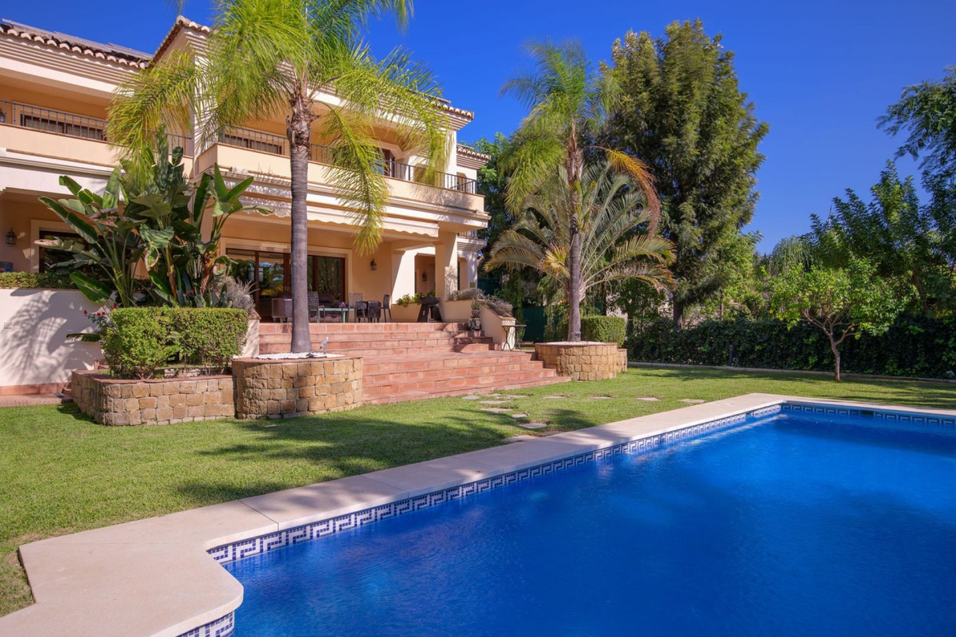 Resale - House - Detached Villa - Benahavís - Benahavís Centro