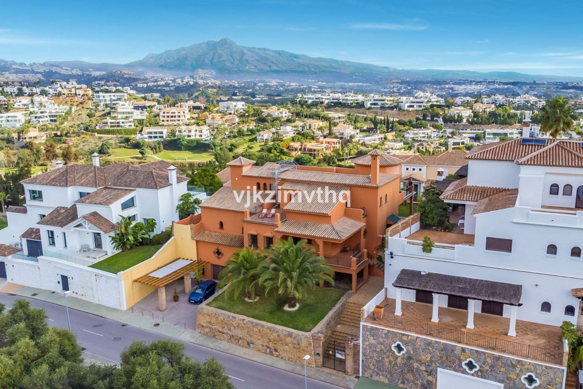 Resale - House - Detached Villa - Benahavís - Benahavís Centro