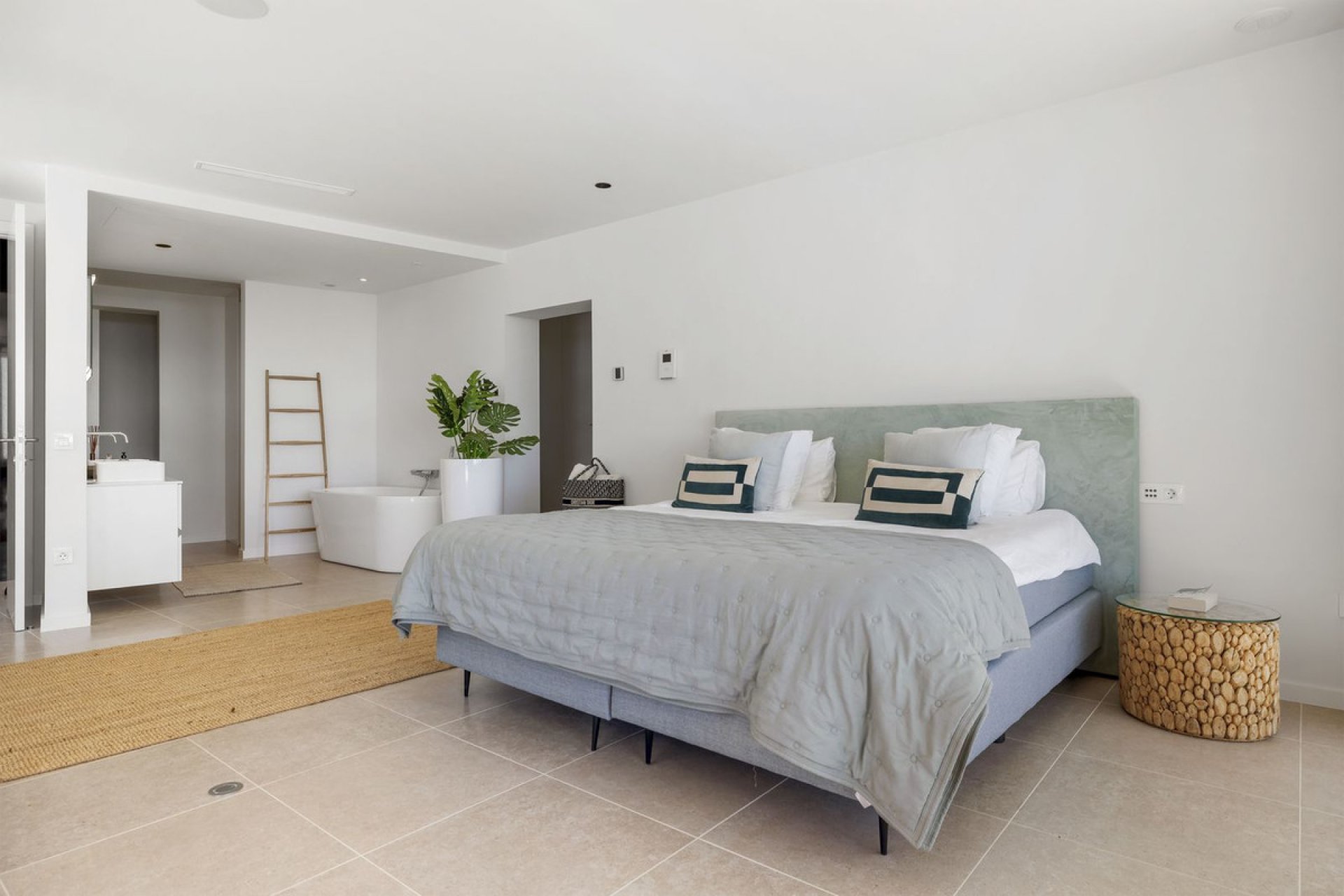 Resale - House - Detached Villa - Benahavís - Benahavís Centro