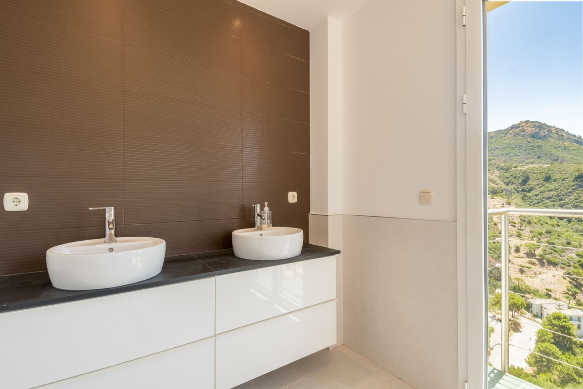 Resale - House - Detached Villa - Benahavís - Benahavís Centro