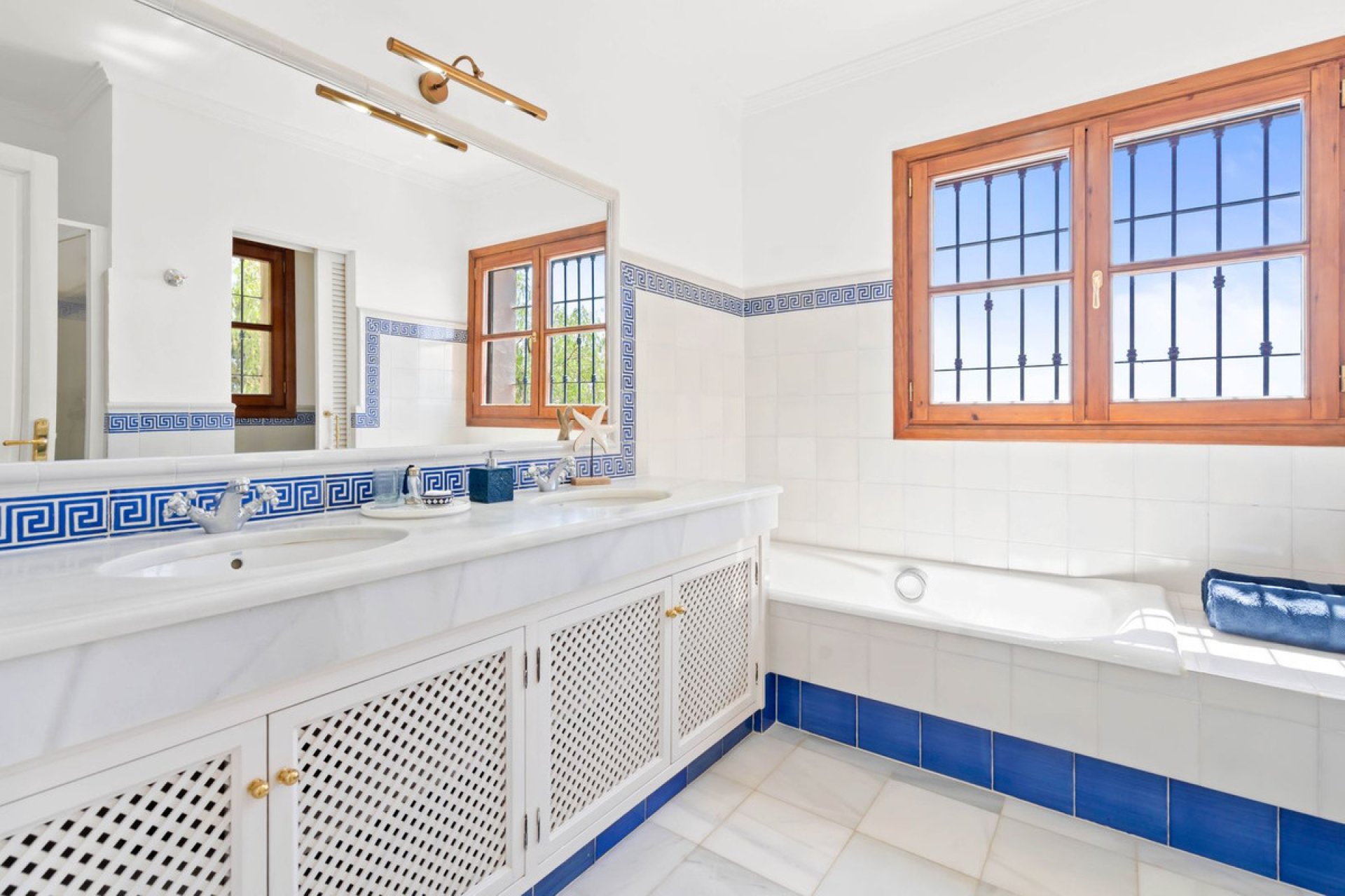 Resale - House - Detached Villa - Benahavís - Benahavís Centro