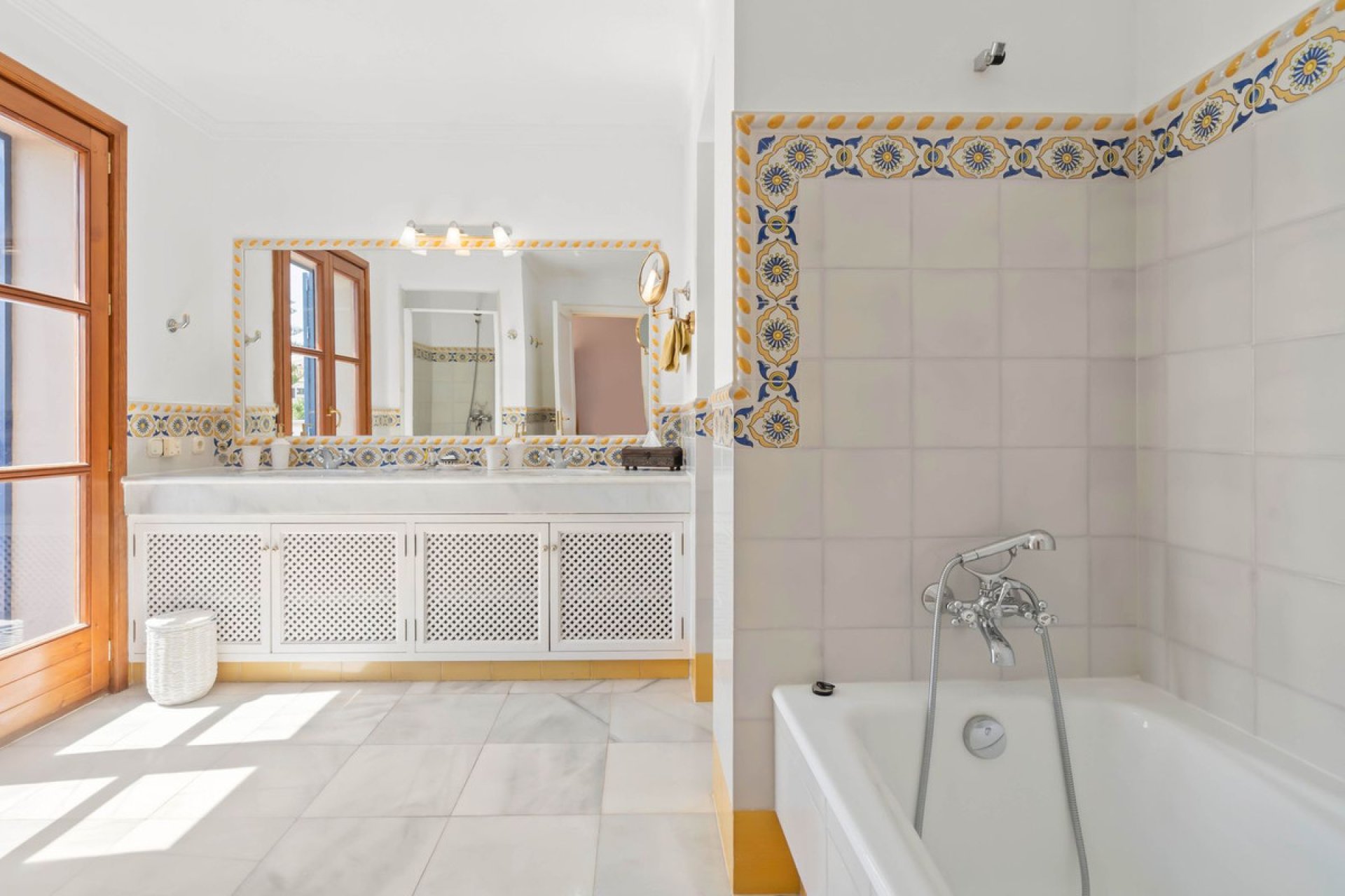 Resale - House - Detached Villa - Benahavís - Benahavís Centro